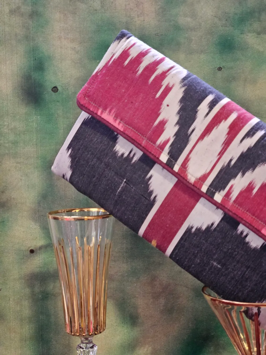 Les Ottomans Ikat #17 clutch mønstret stof
