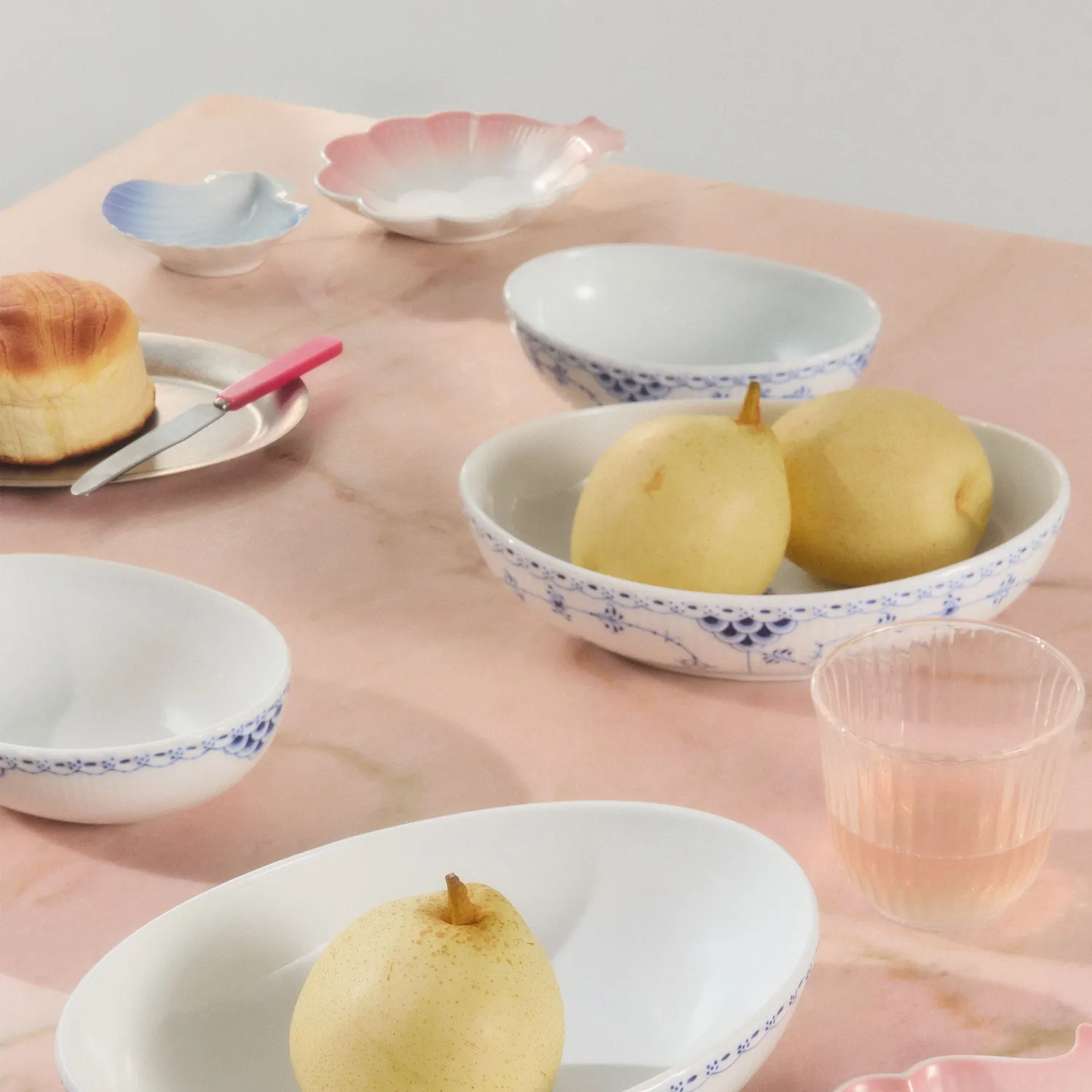 Kgl. Porcelæn Musselmalet Halvblonde skål 75 cl oval