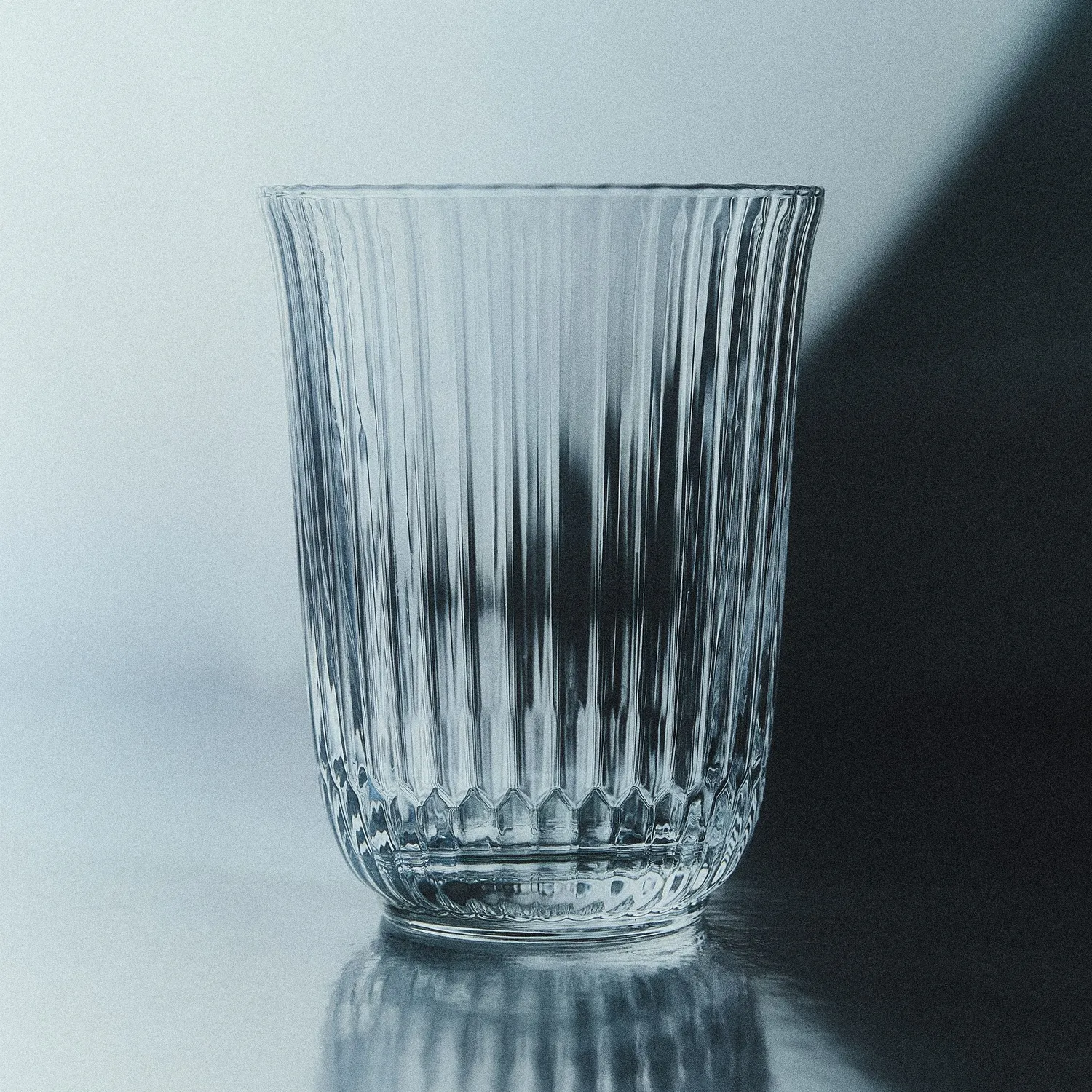 Kgl. Porcelæn Waves highballglas 33 cl 2 stk riflet