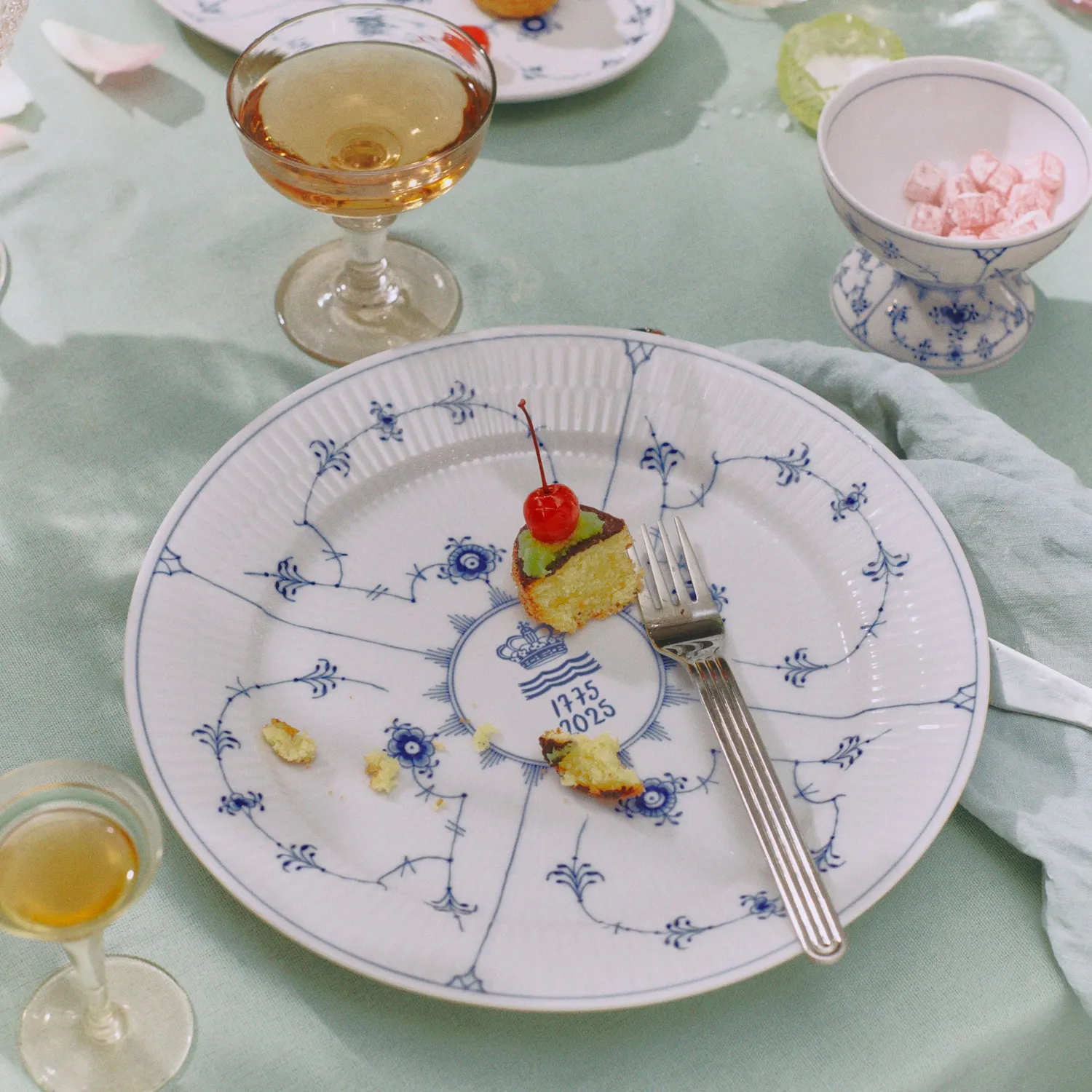 Kgl. Porcelæn Musselmalet tallerken 27 cm jubilæum