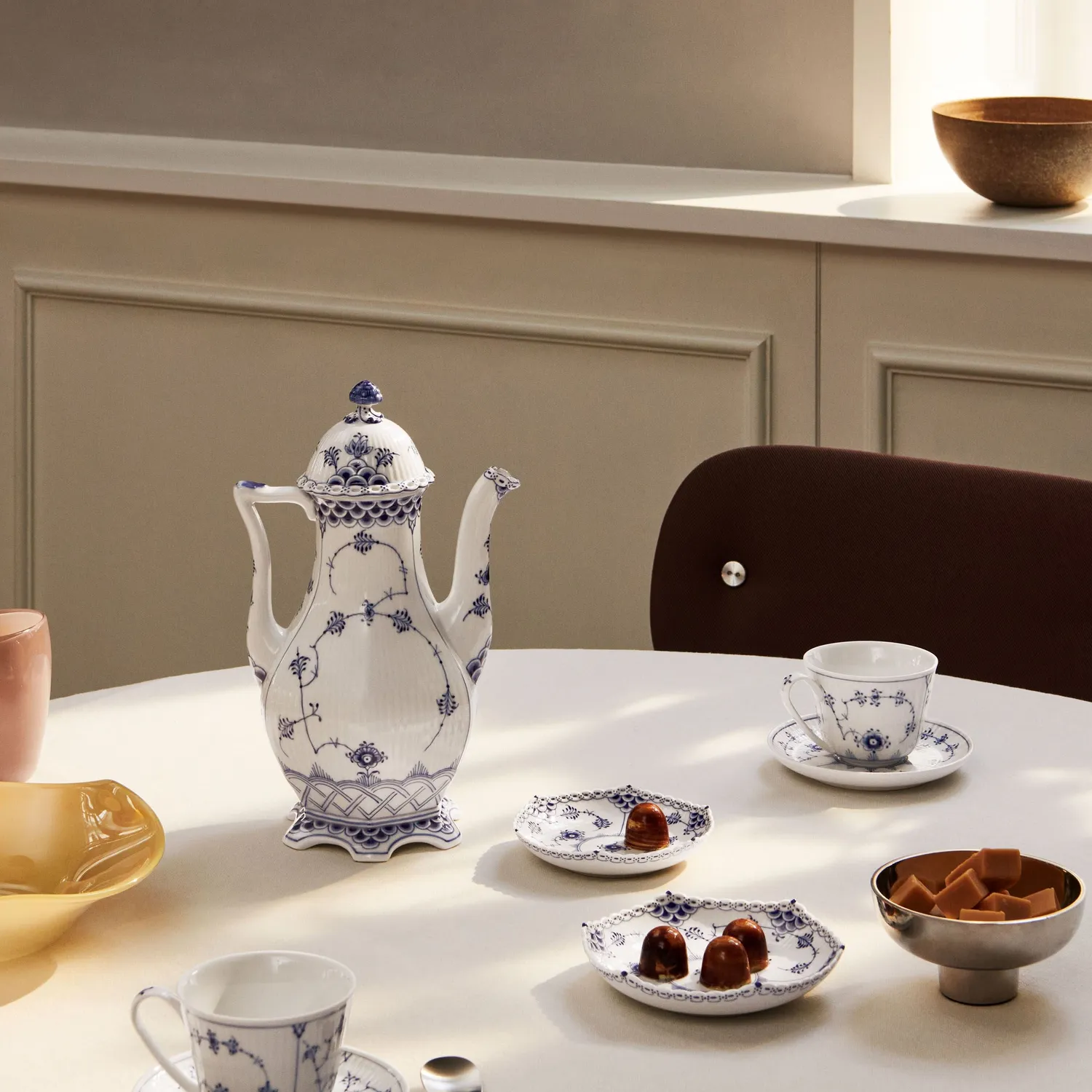 Kgl. Porcelæn Musselmalet Riflet kop underkop 24 cl blå