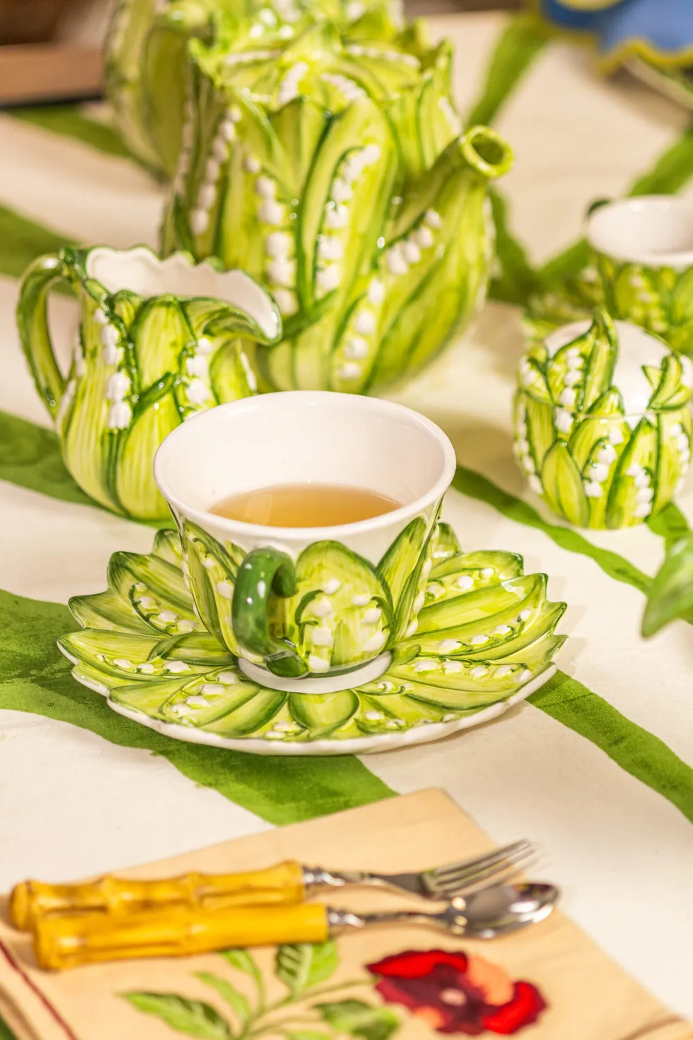 Les Ottomans Lily of the Valley tekop med underkop håndmalet