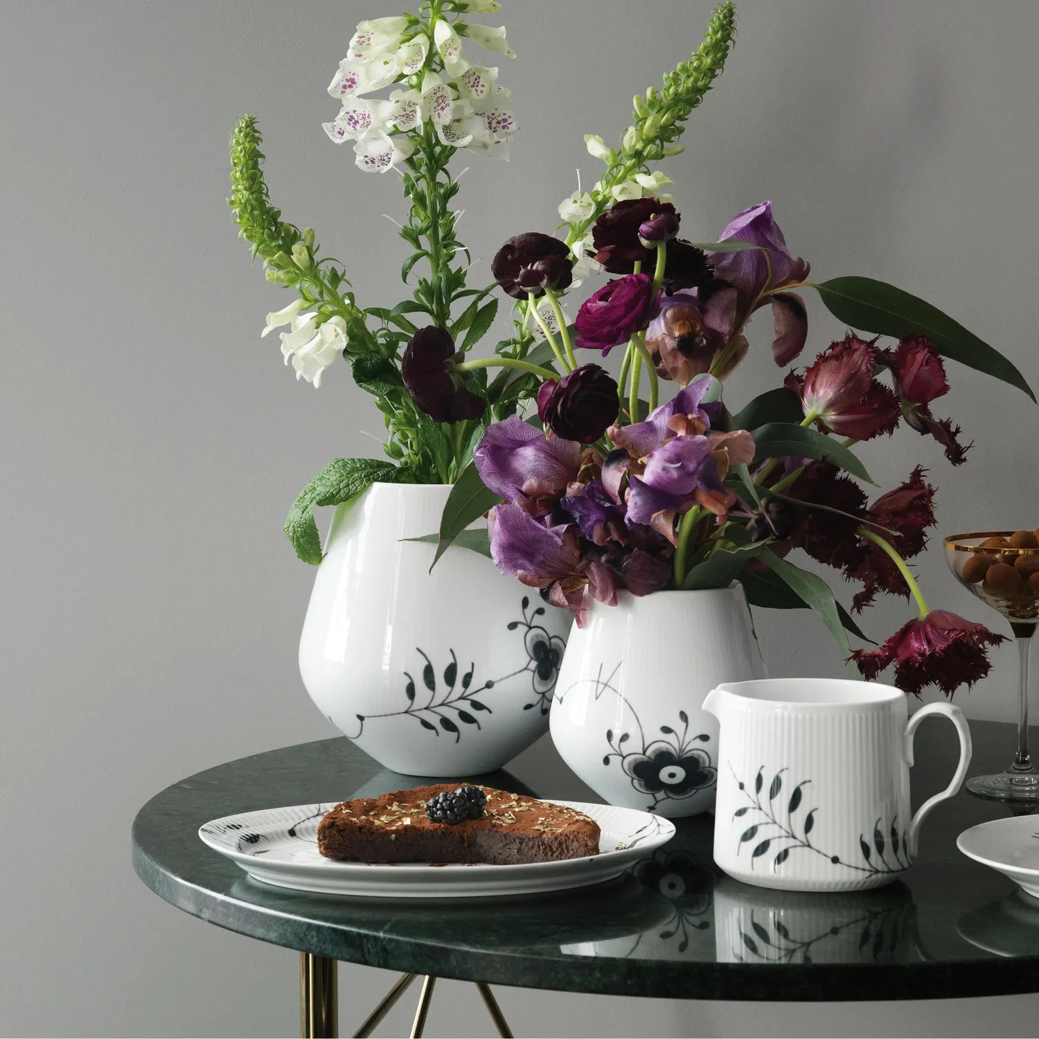 Kgl. Porcelæn Sort Mega Riflet vase 20,5 cm sort porcelæn