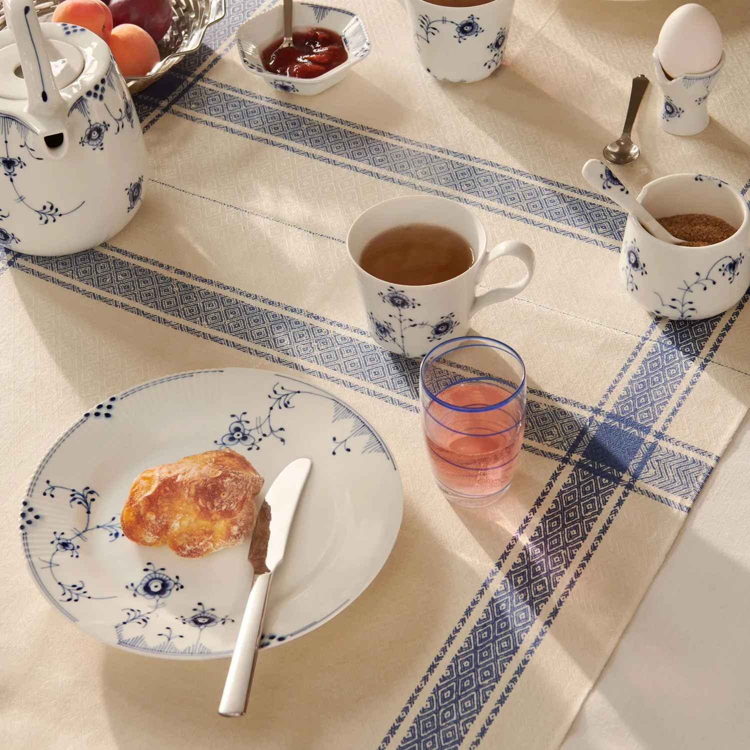 Kgl. Porcelæn Blå Elements skål 10 cl håndmalet