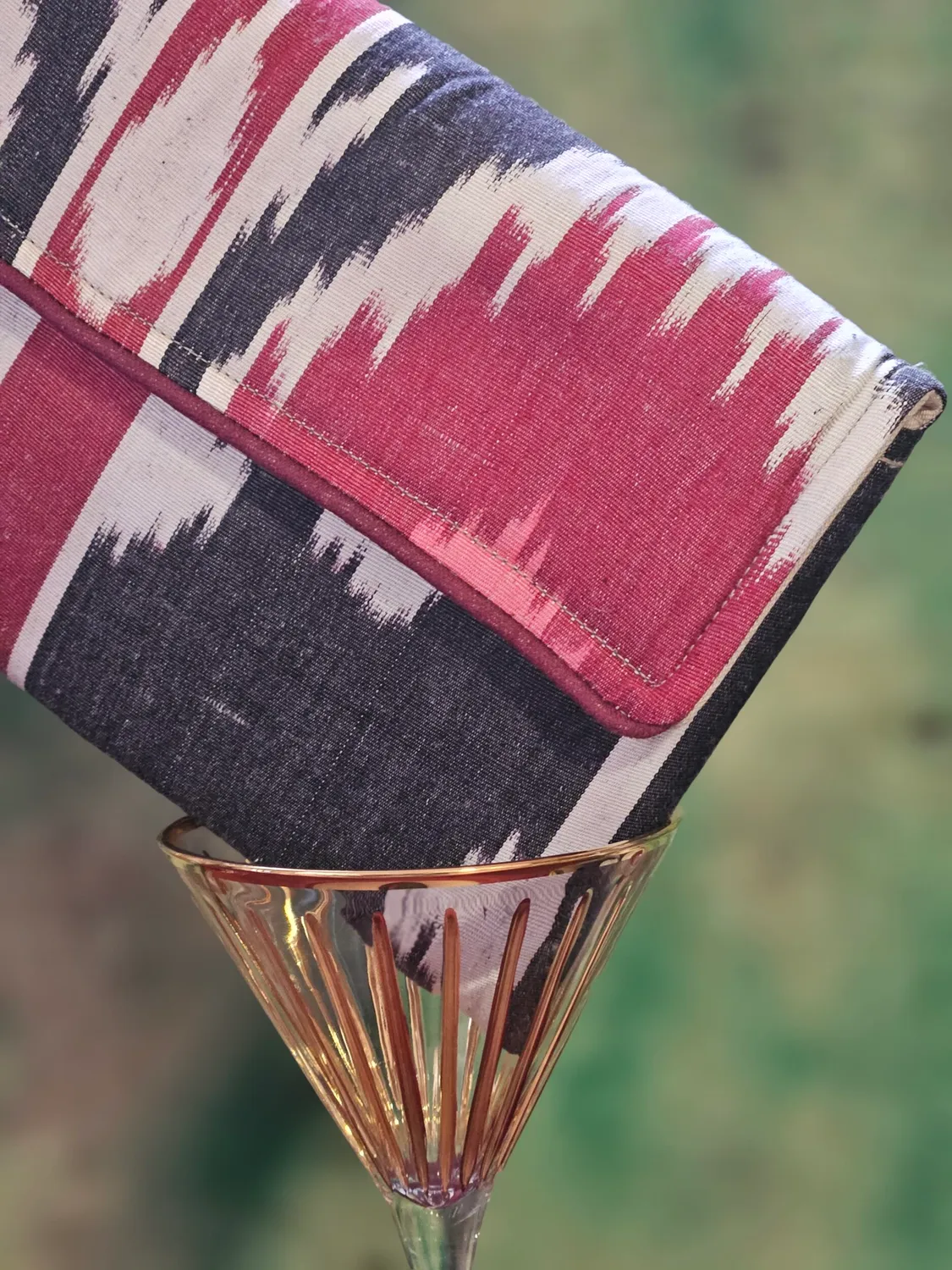 Les Ottomans Ikat #17 clutch mønstret stof