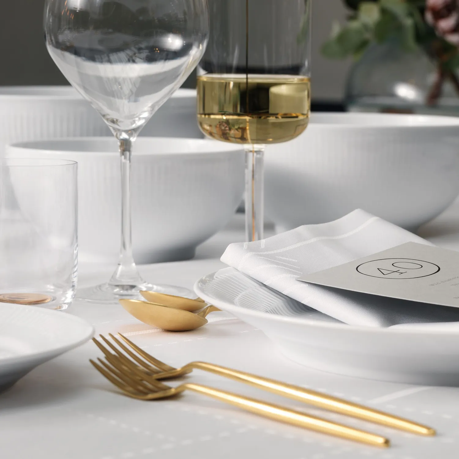 Kgl. Porcelæn Hvid Riflet skål 110 cl hvid porcelæn