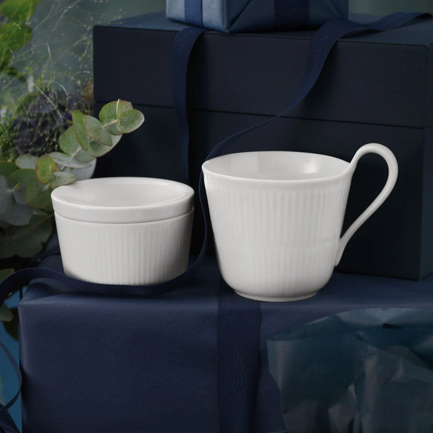 Royal Copenhagen Hvid Riflet højhankskop 33 cl riflet