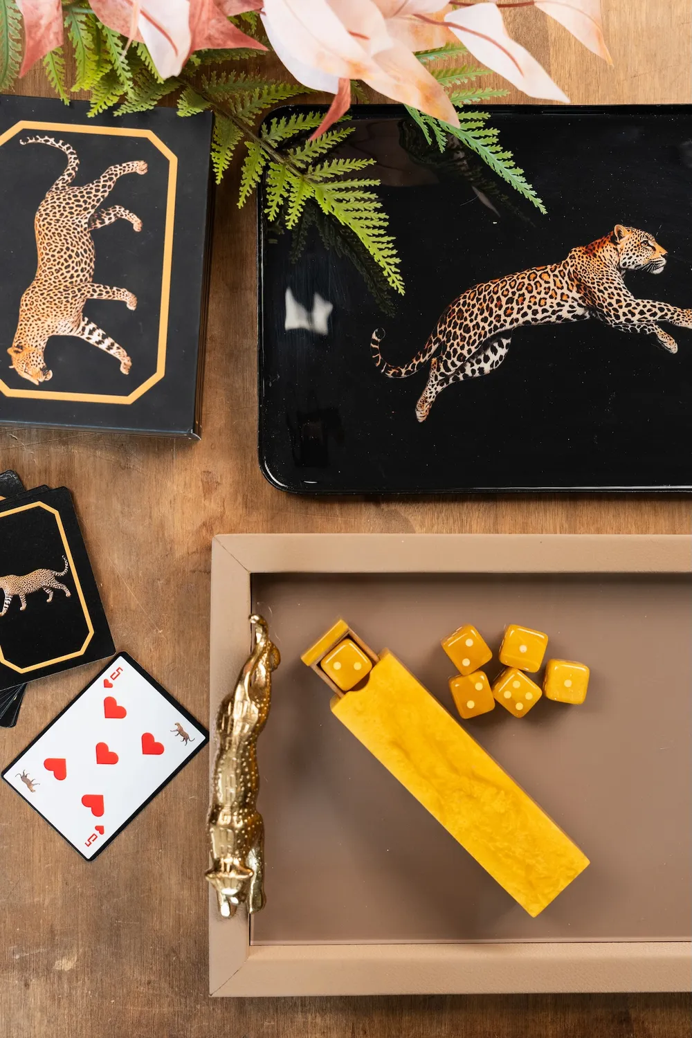 Les Ottomans Leopard bakke læder messing