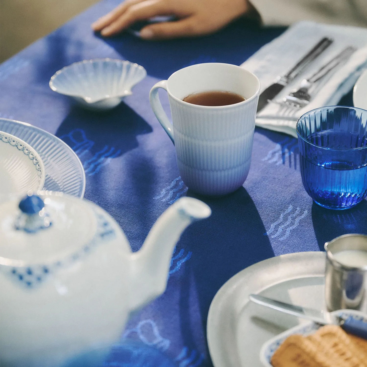Kgl. Porcelæn Iris kop blå 36 cl 2 stk.