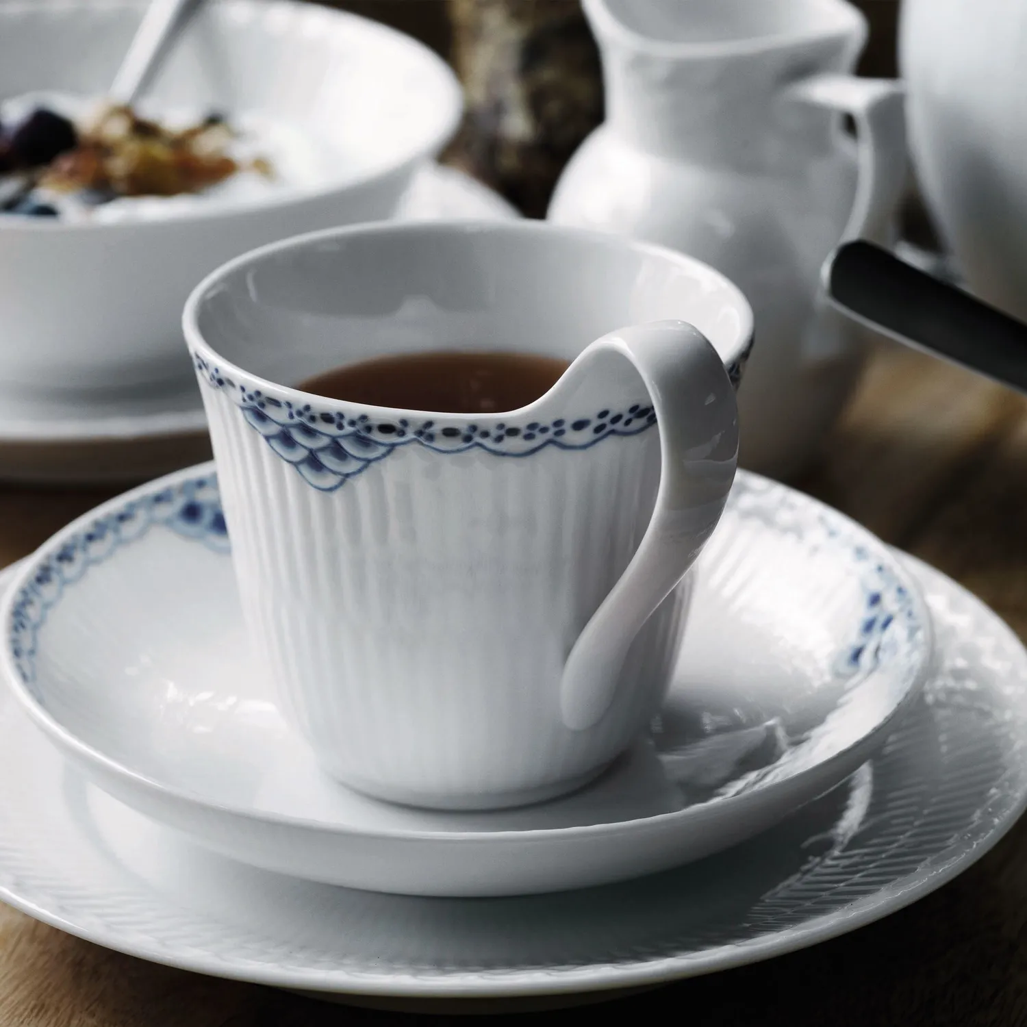 Kgl. Porcelæn Hvid Halvblonde tallerken 17 cm hvid