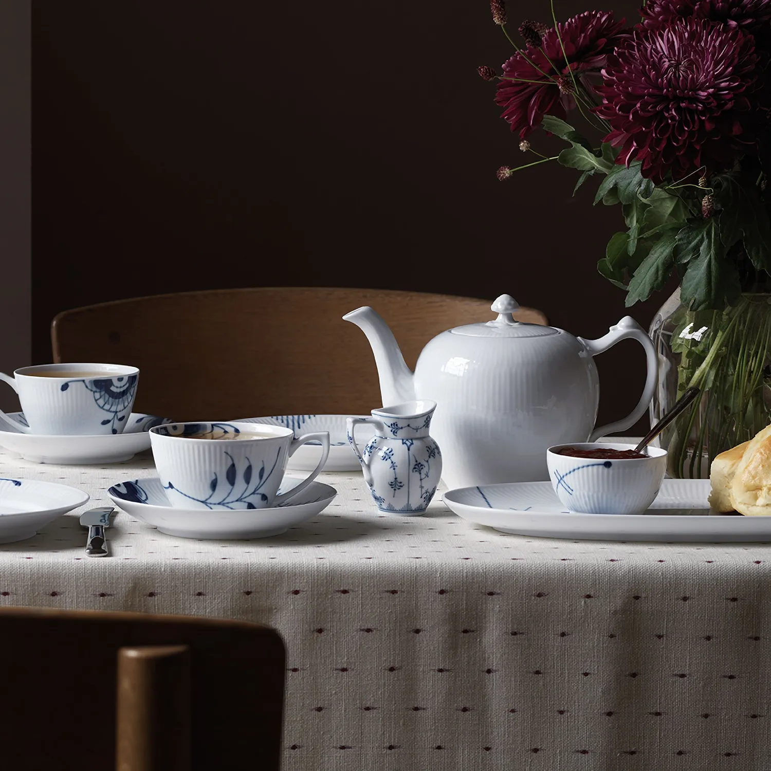 Kgl. Porcelæn Hvid Riflet tekande 100 cl hvid