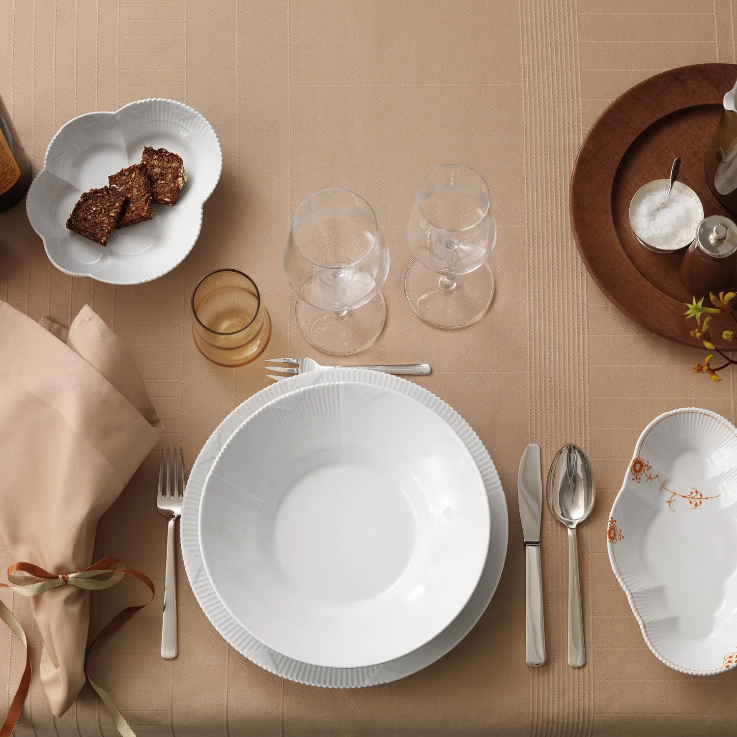 Kgl. Porcelæn Hvid Elements dyb tallerken 25 cm hvid