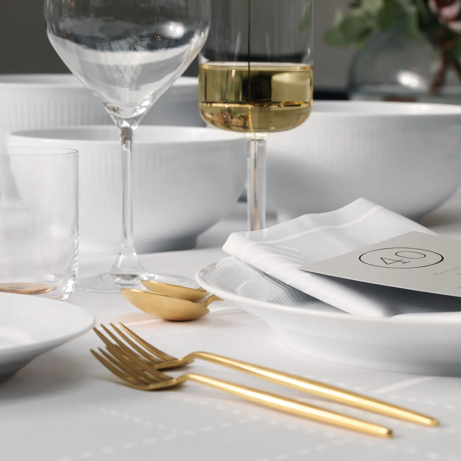 Kgl. Porcelæn Hvid Riflet skål 180 cl hvid porcelæn