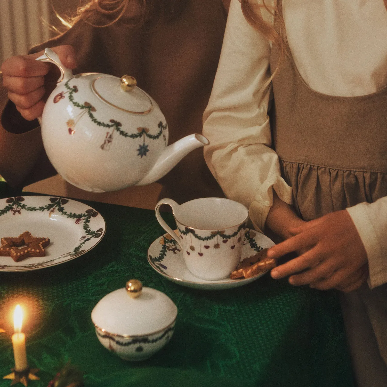 Kgl. Porcelæn Stjerne Riflet Jul tekande 140 cl