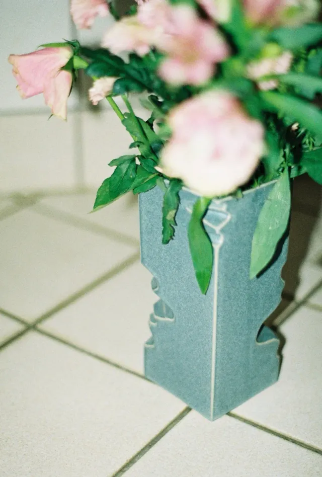 Odd Boys Ono Broken vase BLU stor stentøjsvase
