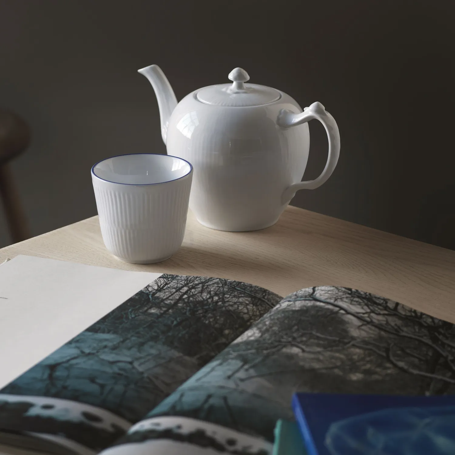 Kgl. Porcelæn Hvid Riflet tekande 100 cl hvid