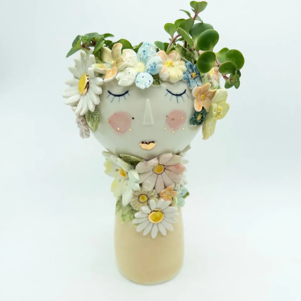 A for Anette Keramik Blomsterdame Dina skulptur mellem håndlavet