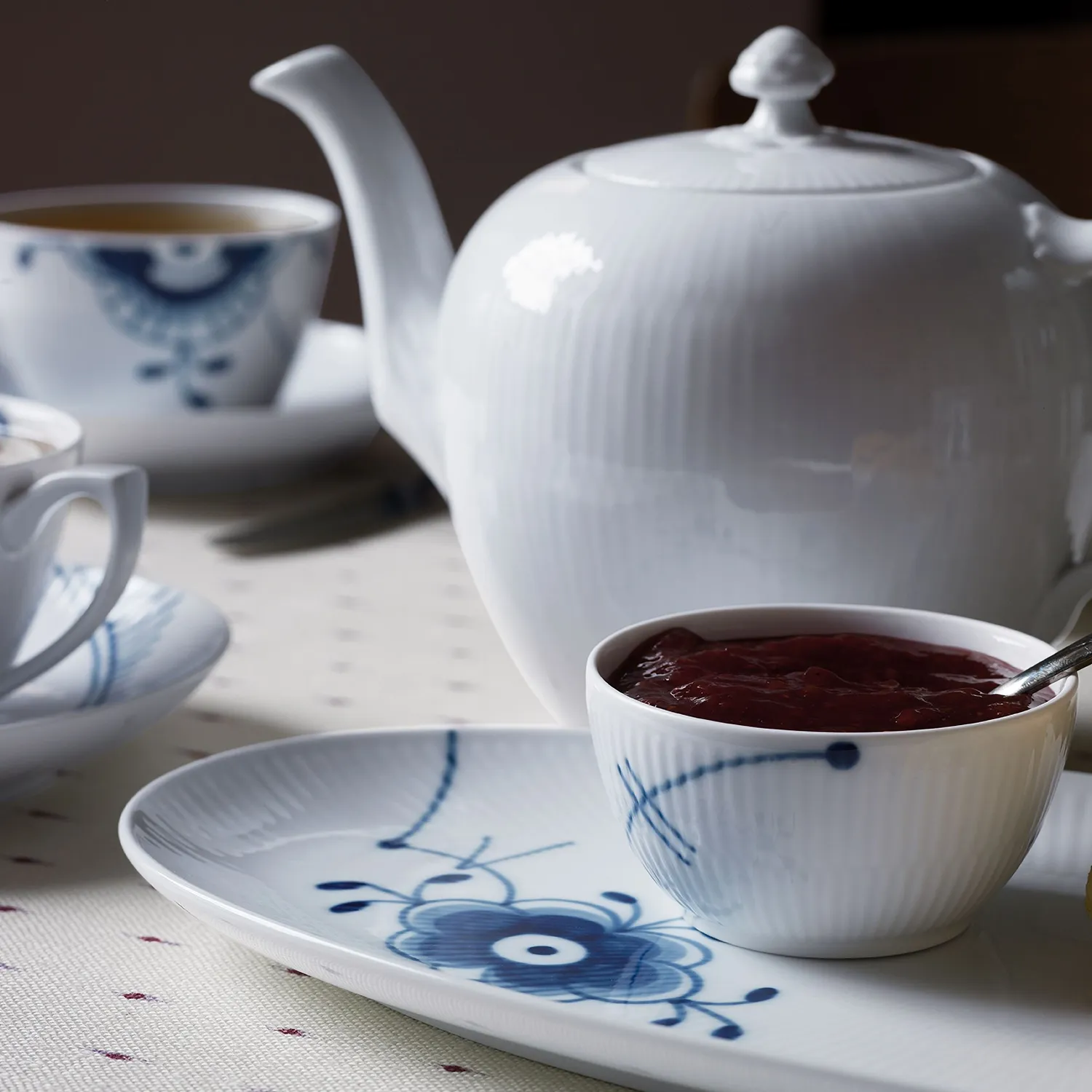 Royal Copenhagen Blå Mega Riflet fad 37 cm ovalt