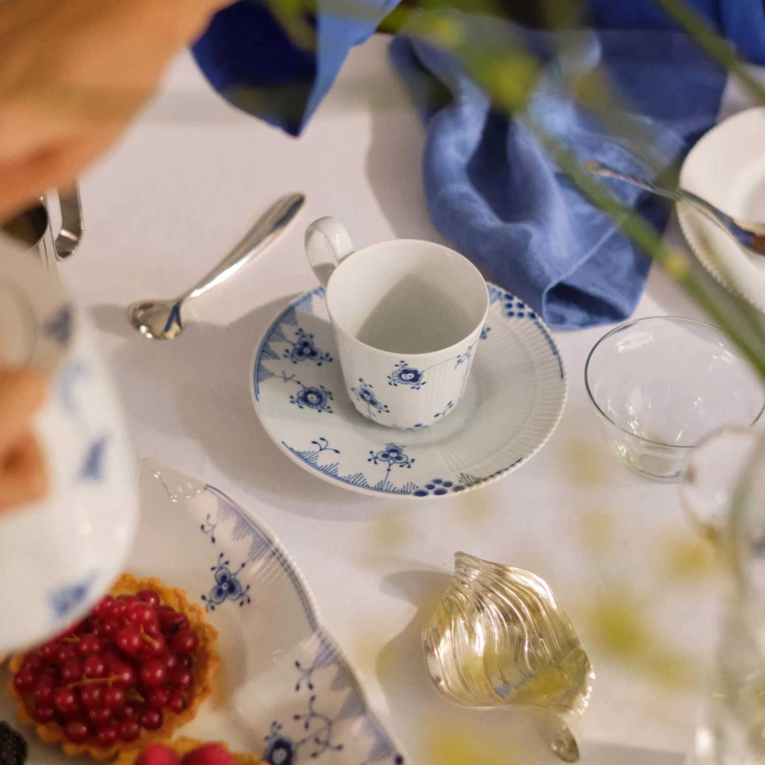 Kgl. Porcelæn Blå Elements fad 38,5 cm blomstret