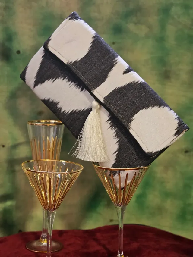 Les Ottomans Ikat 102 clutch mønstret