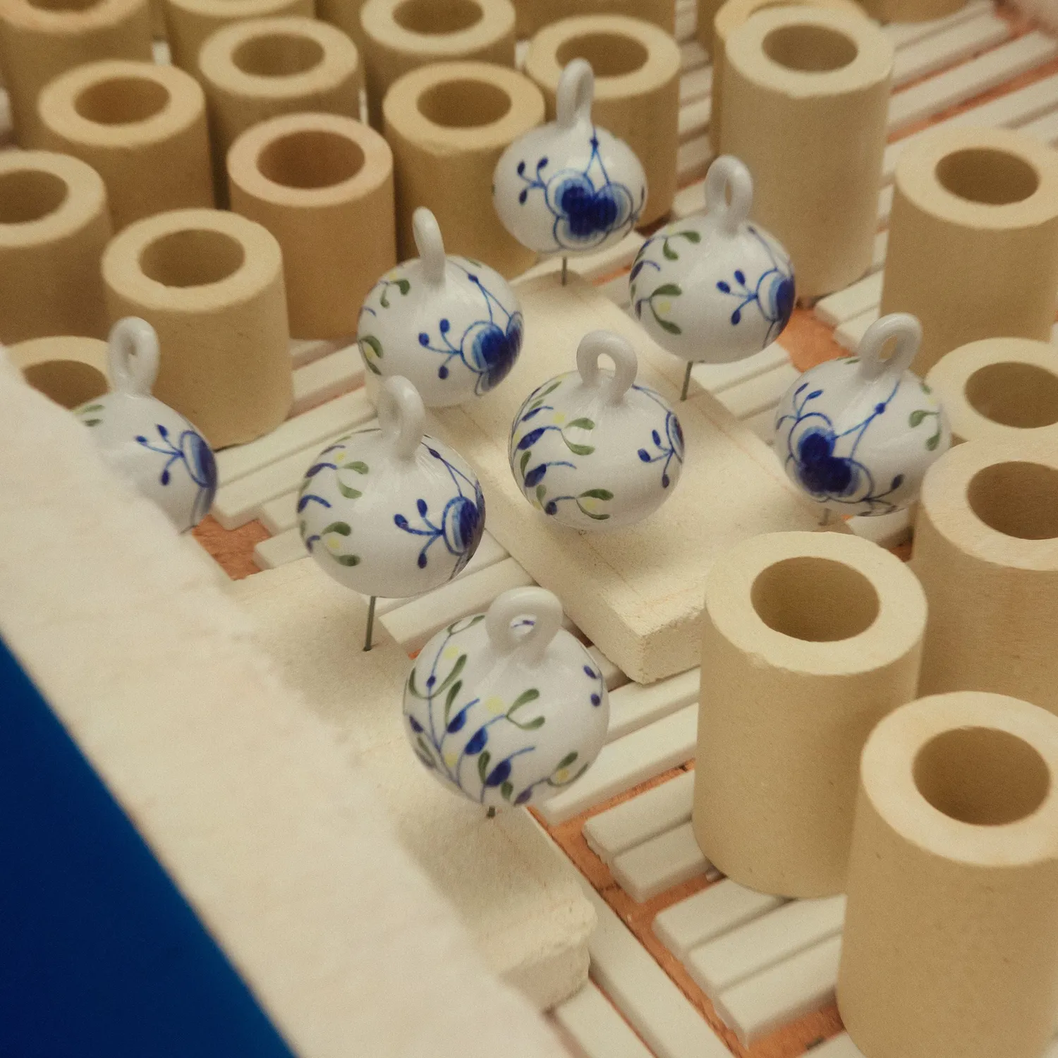 Kgl. Porcelæn Blå Mega Riflet julekugle 9,5 cm 2 stk limited