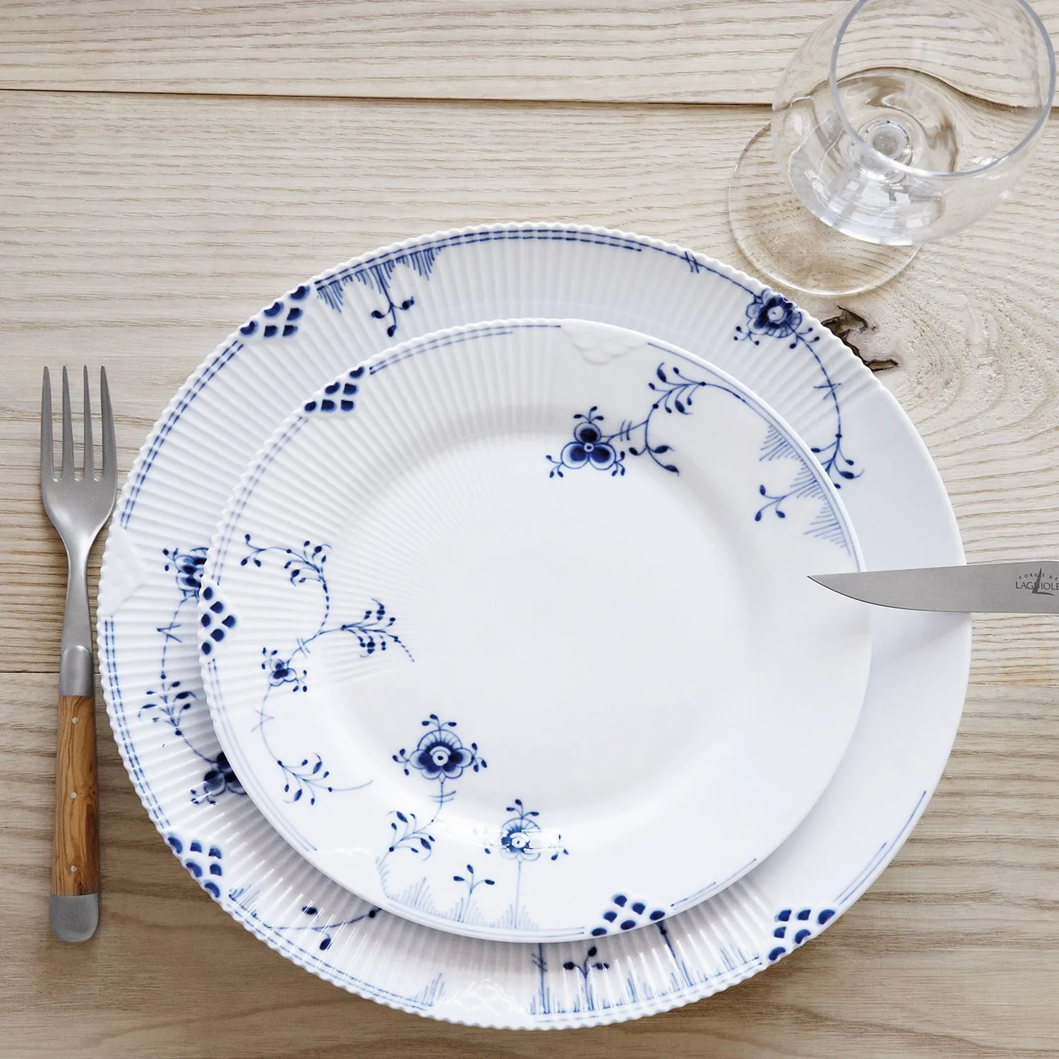 Kgl. Porcelæn Blå Elements tallerken 22 cm håndmalet