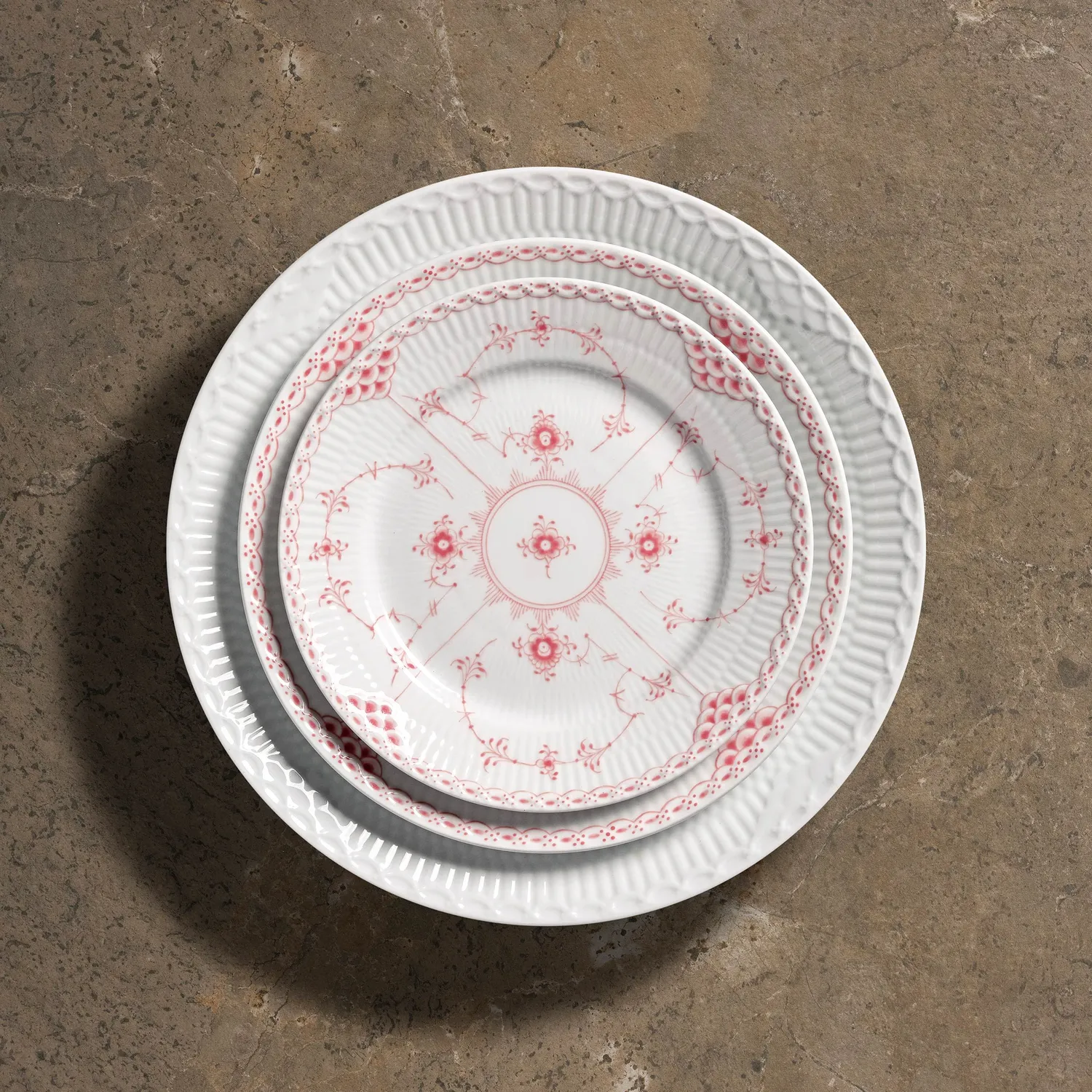 Kgl. Porcelæn Koral Musselmalet Halvblonde tallerken 19 cm