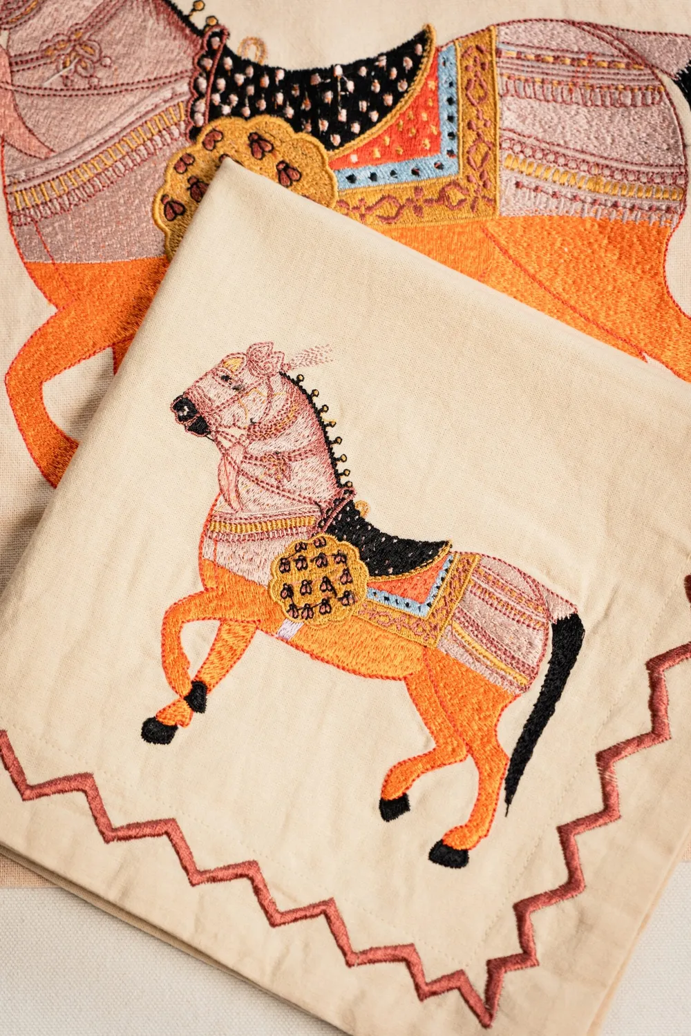 Les Ottomans Cavallo dækkeserviet sæt hest broderet