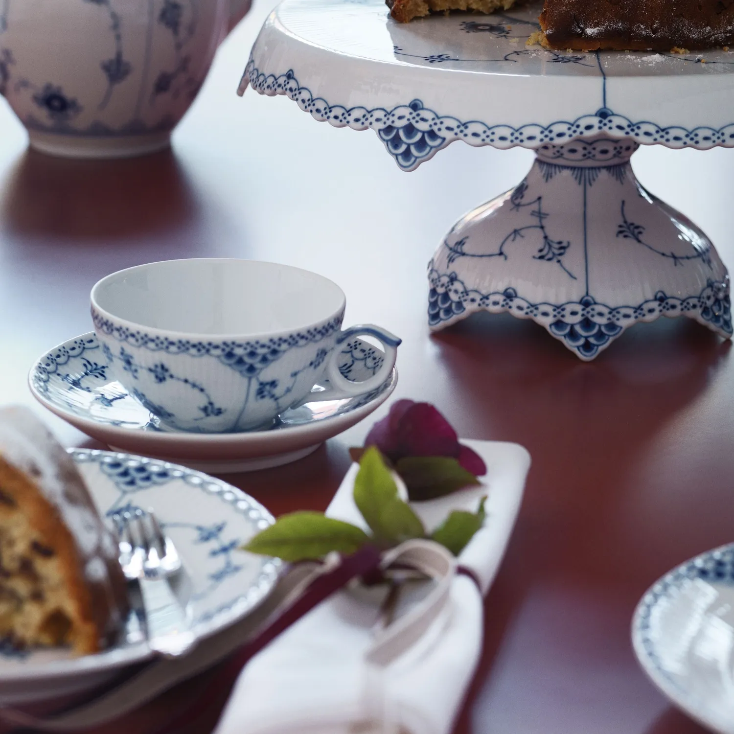 Kgl. Porcelæn Musselmalet Halvblonde tallerken 19 cm