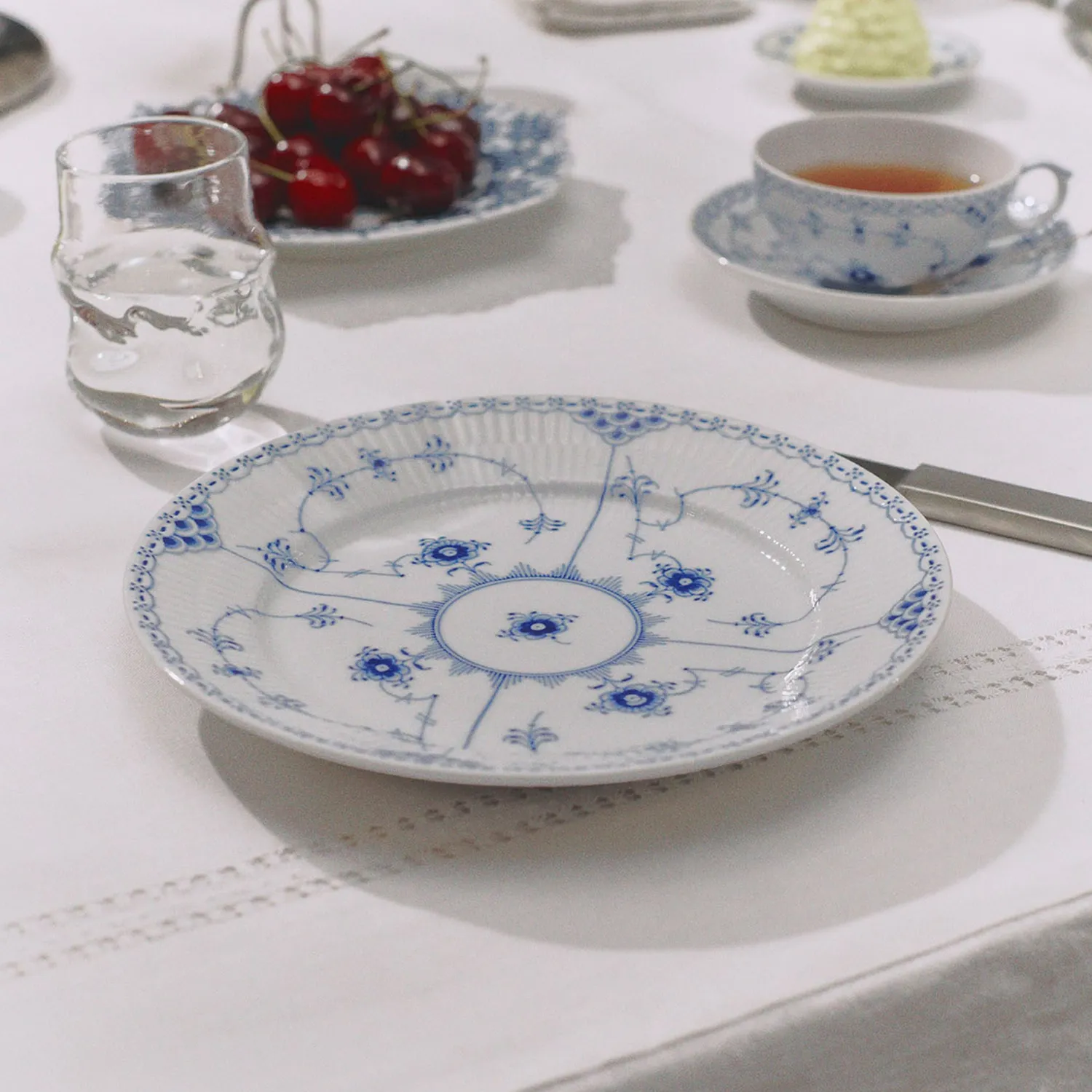 Kgl. Porcelæn Musselmalet Halvblonde tallerken 17 cm