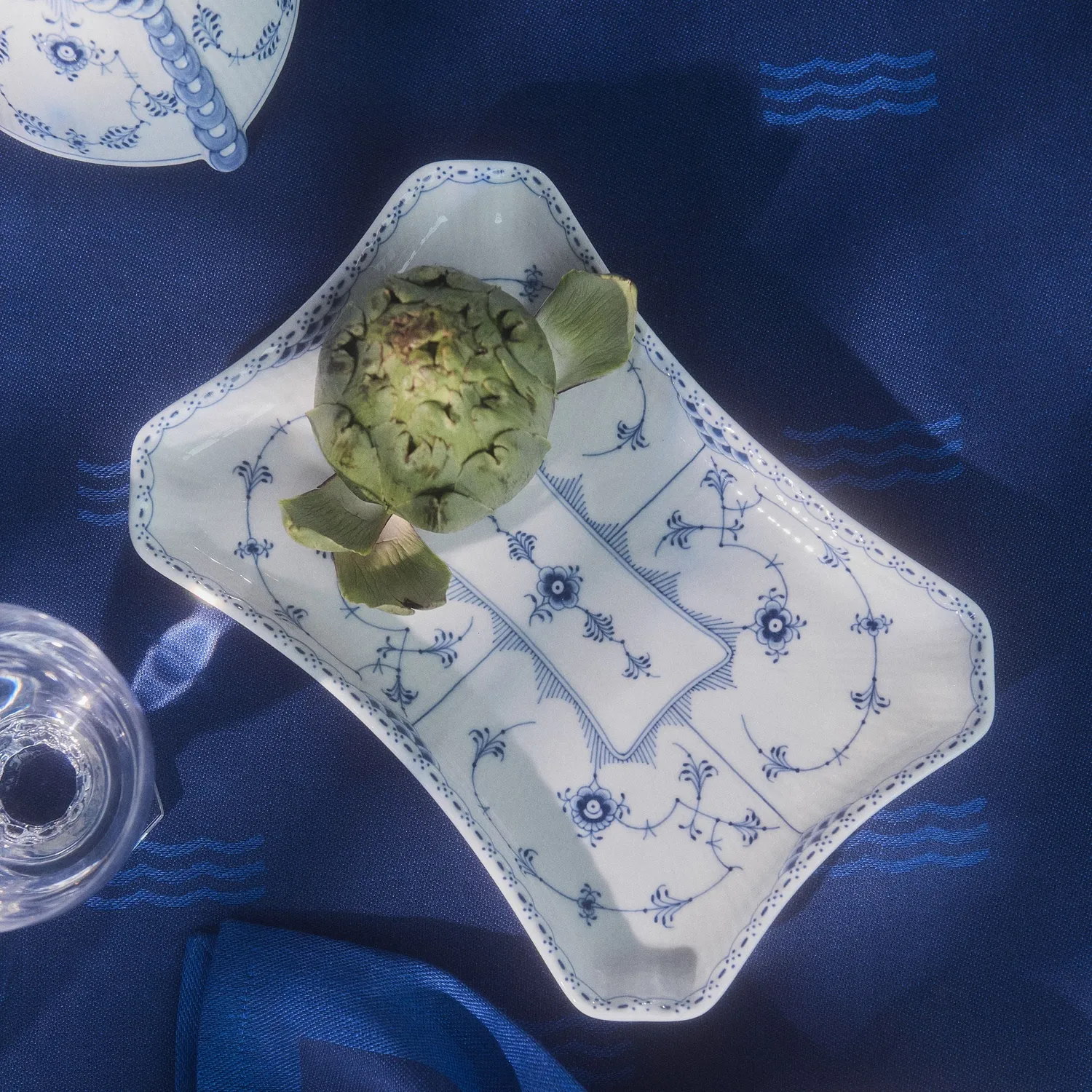 Kgl. Porcelæn Musselmalet Halvblonde fad 24,5 cm