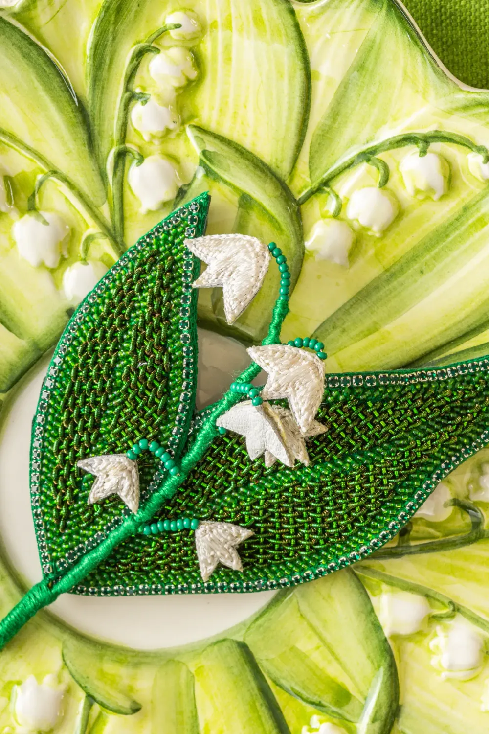 Les Ottomans Lily of the Valley broche håndbroderet