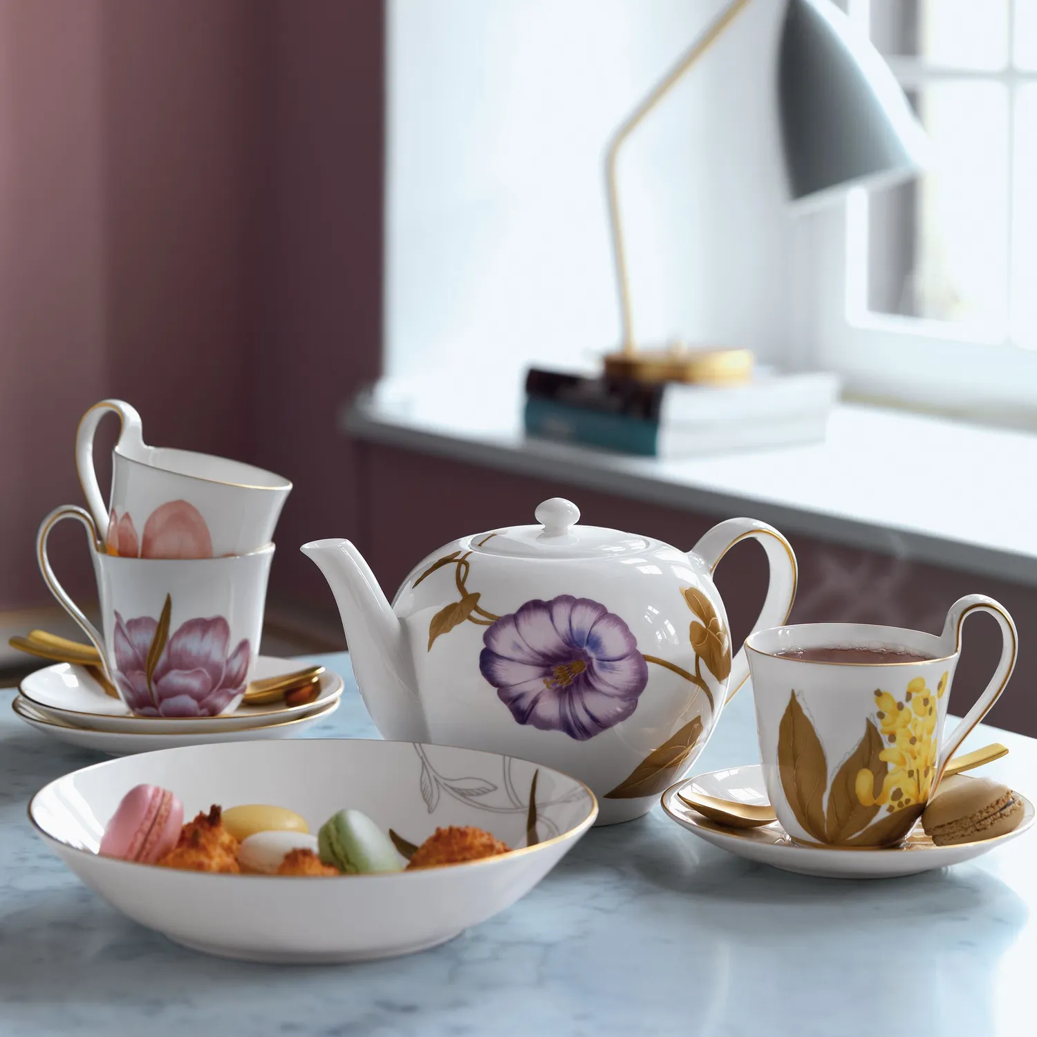 Kgl. Porcelæn Flora Magnolia højhankskop 27 cl håndmalet