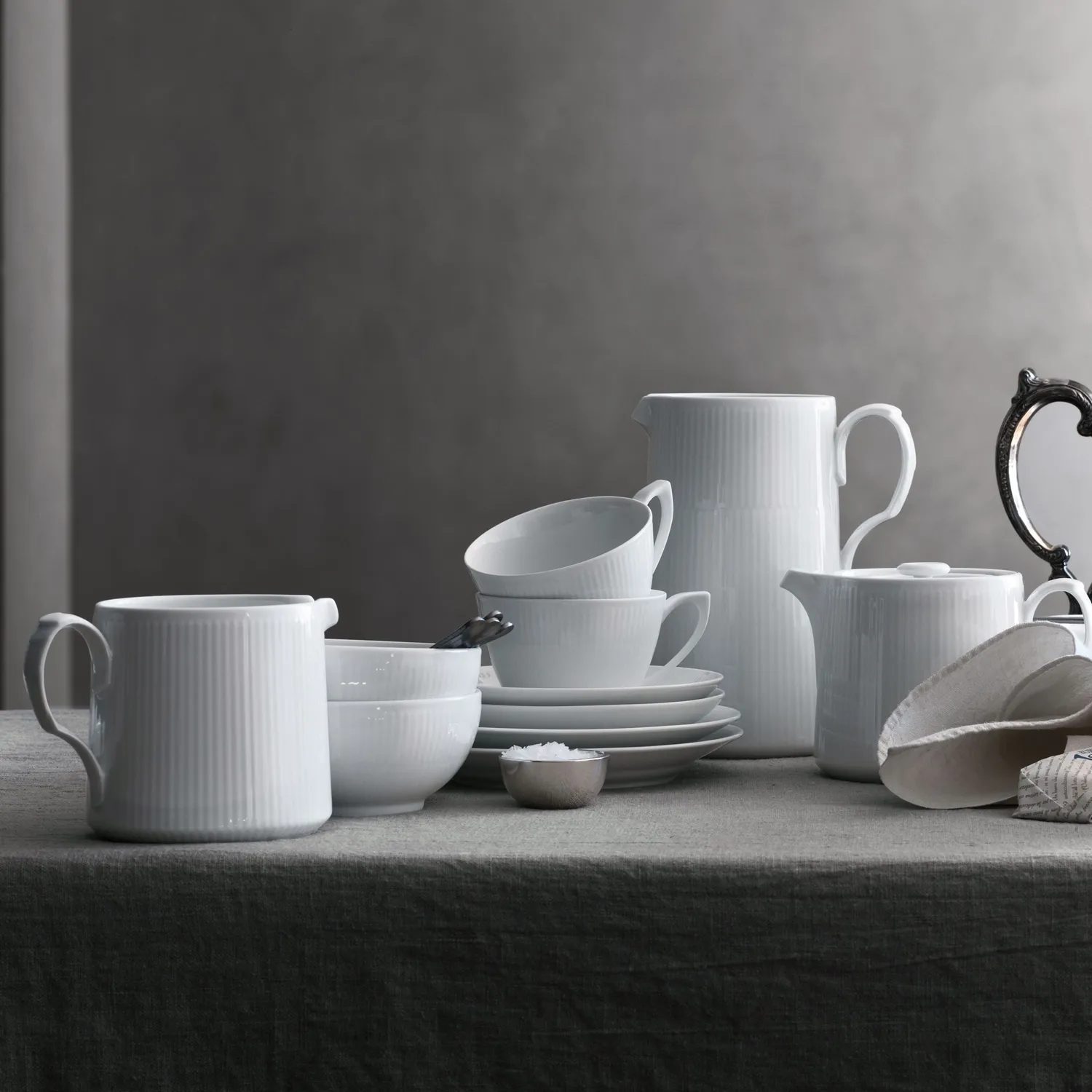 Kgl. Porcelæn Hvid Riflet kande 70 cl mælkekande