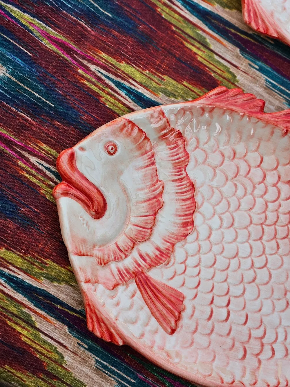 Les Ottomans fiskefad håndmalet fiskemotiv keramik