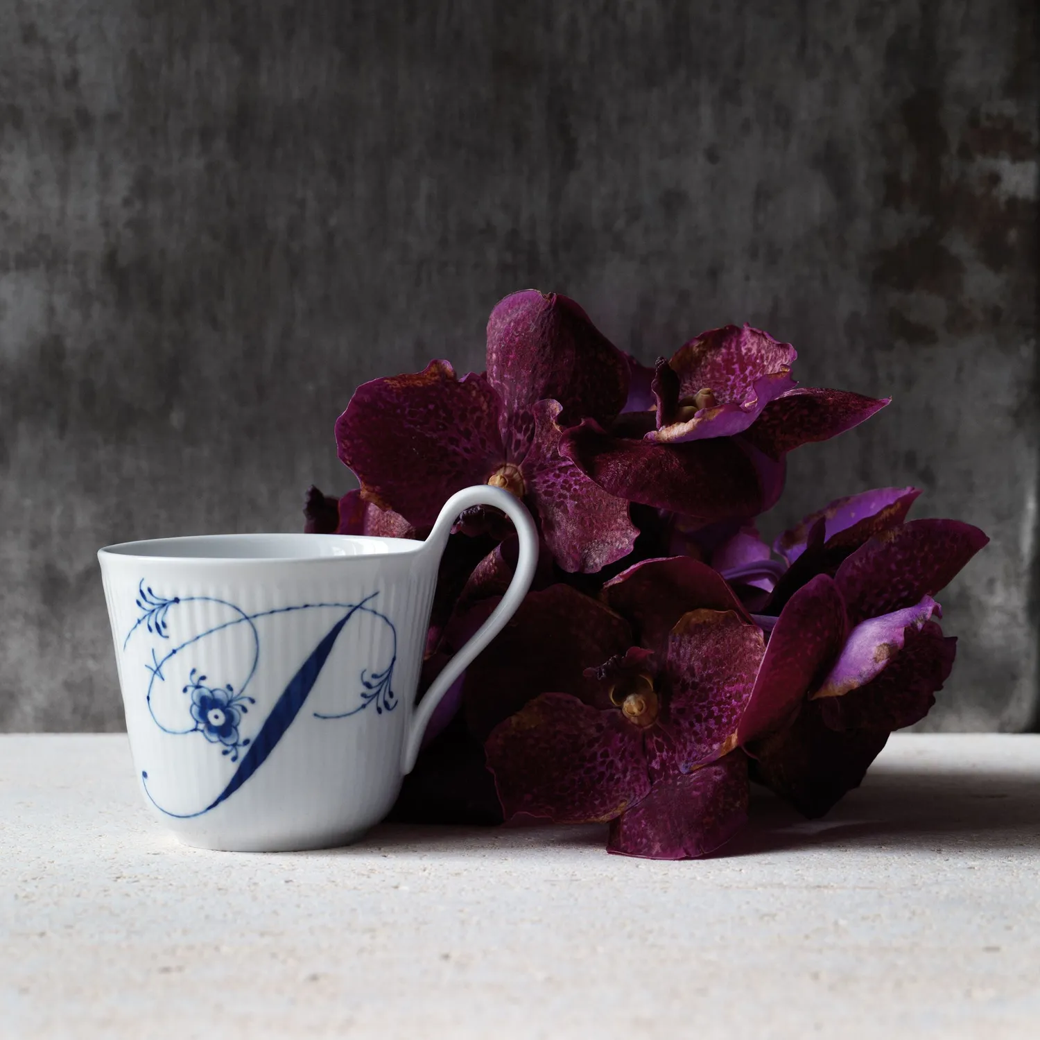 Royal Copenhagen Alfabet kop P 33 cl højhank