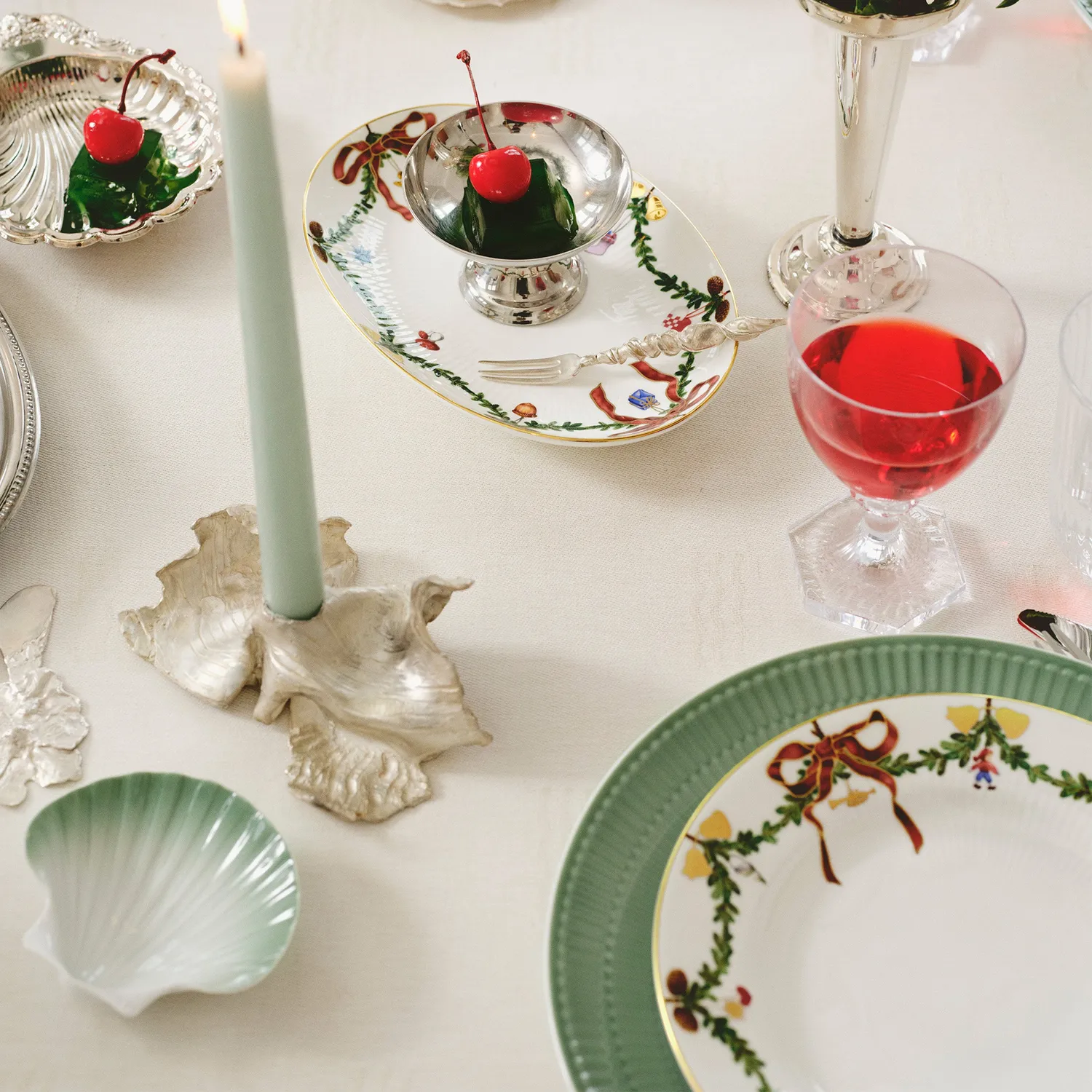 Kgl. Porcelæn Stjerne Riflet Jul asiet 21,5 cm