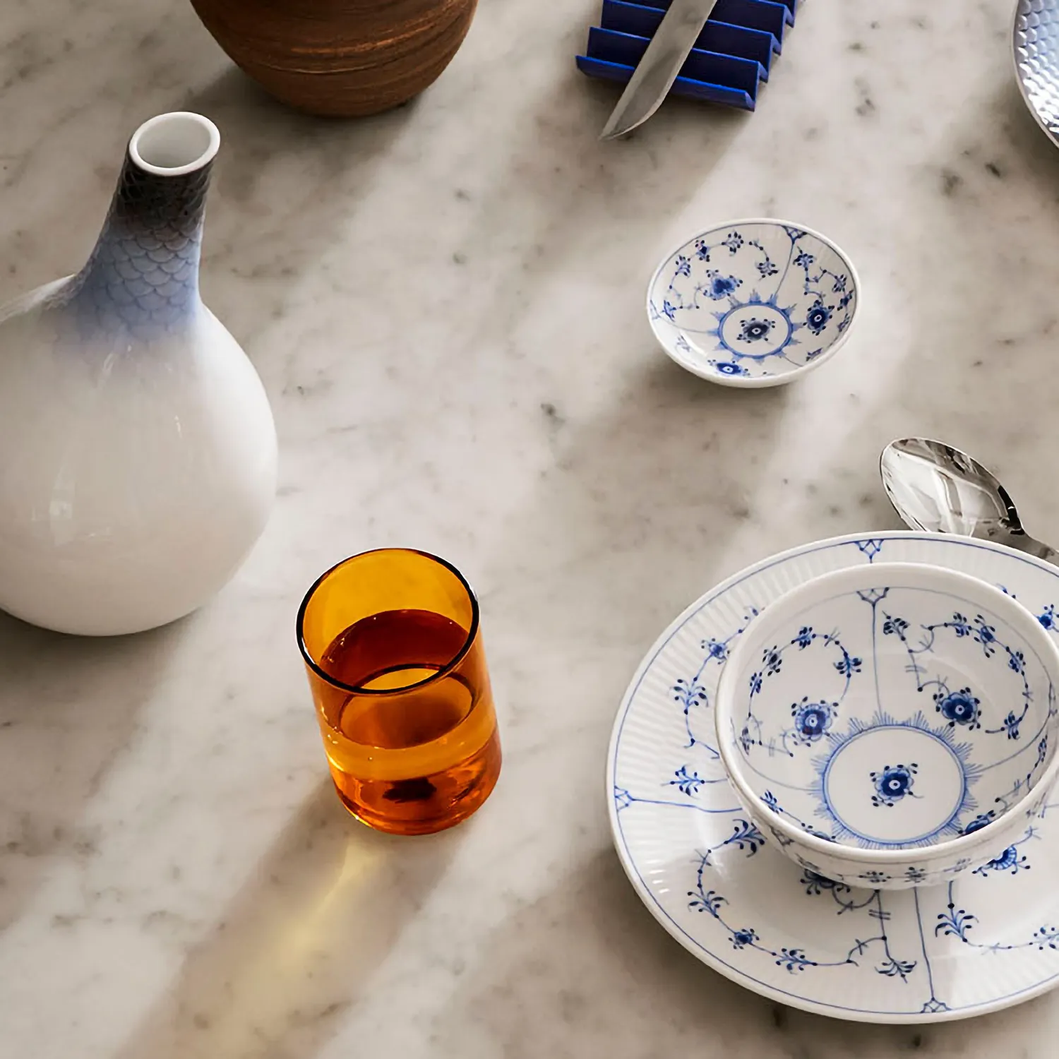 Kgl. Porcelæn HAV karaffel 130 cl håndmalet fiskeskæl