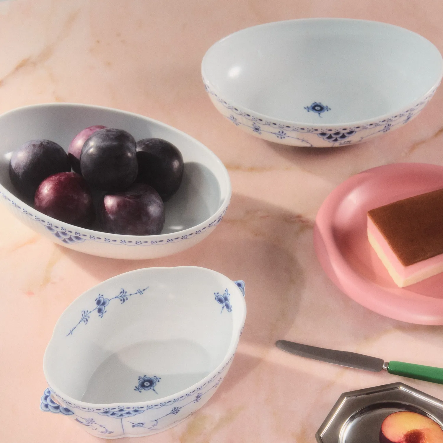 Kgl. Porcelæn Musselmalet Halvblonde skål 75 cl oval