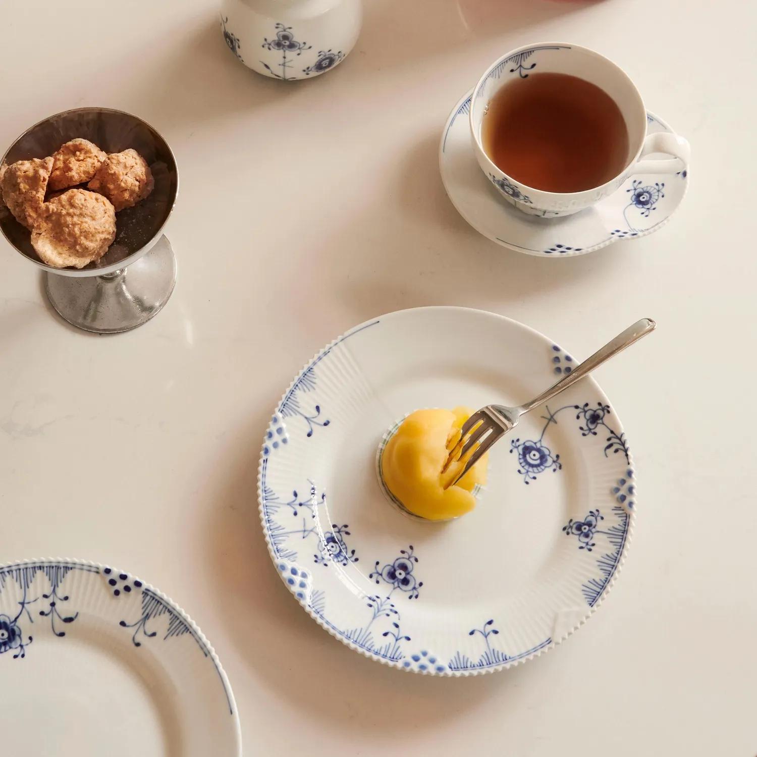Kgl. Porcelæn Blå Elements tallerken 19 cm håndmalet