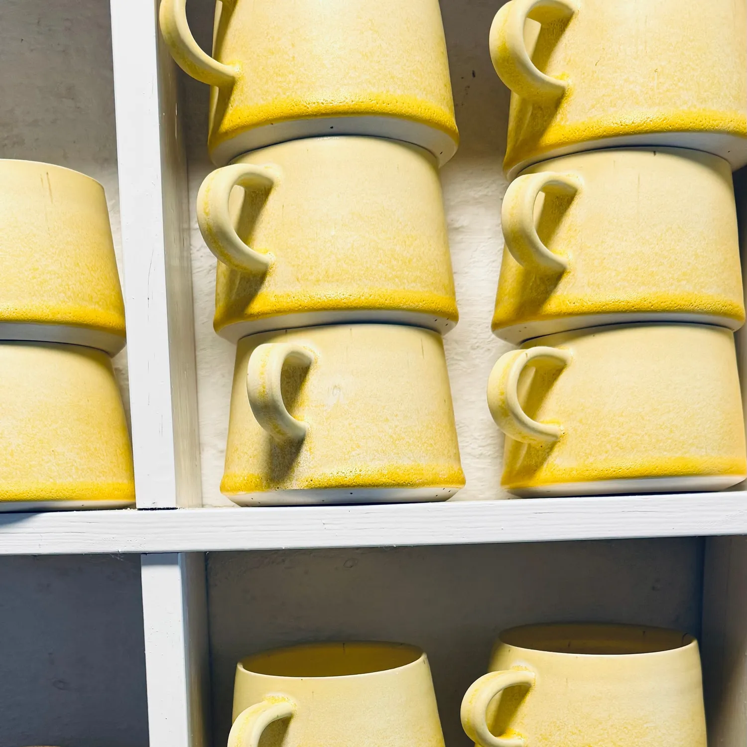 Marie Debié Ceramics Spring kop gul mat stentøj