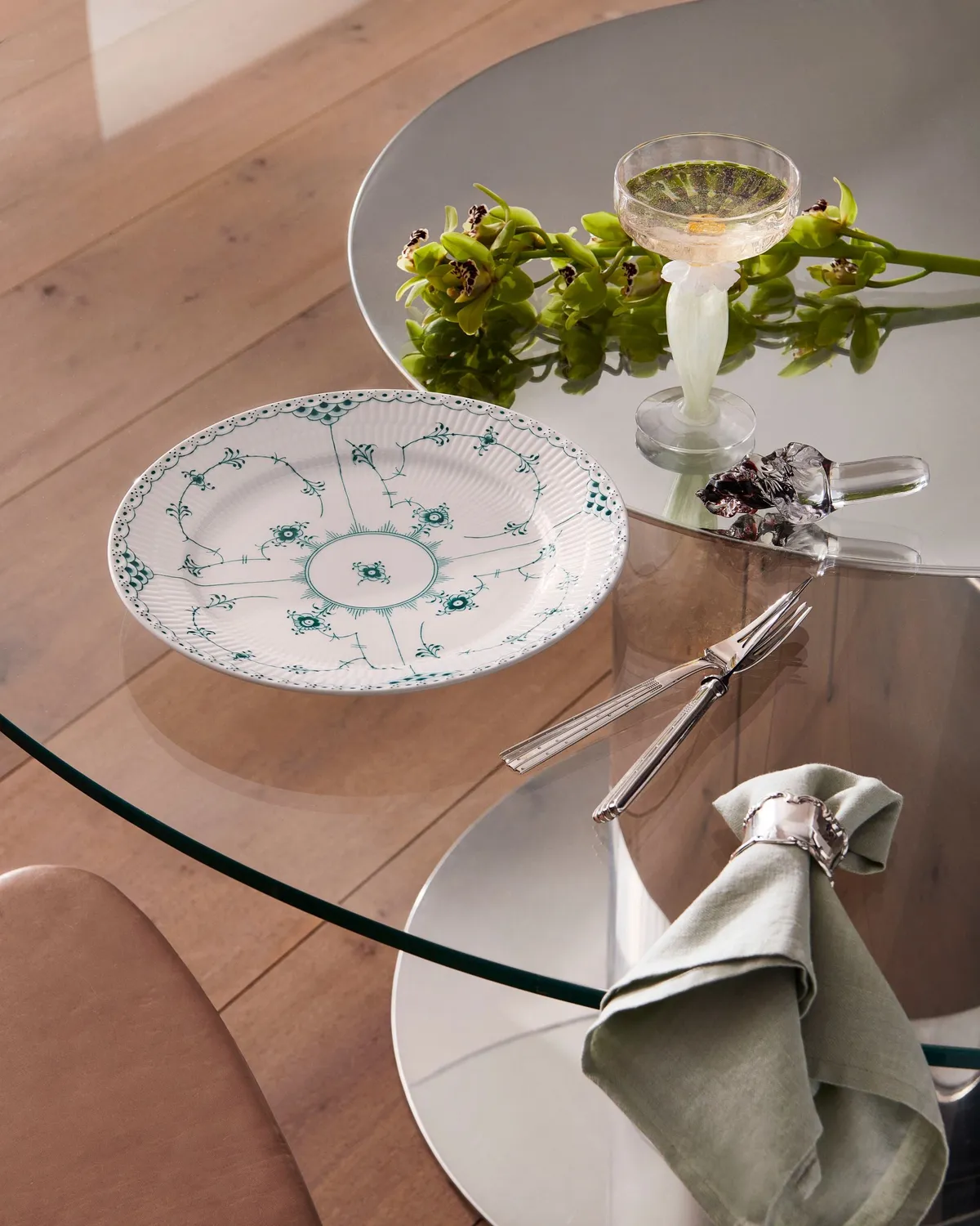 Kgl. Porcelæn Smaragd Musselmalet Halvblonde tallerken 27 cm