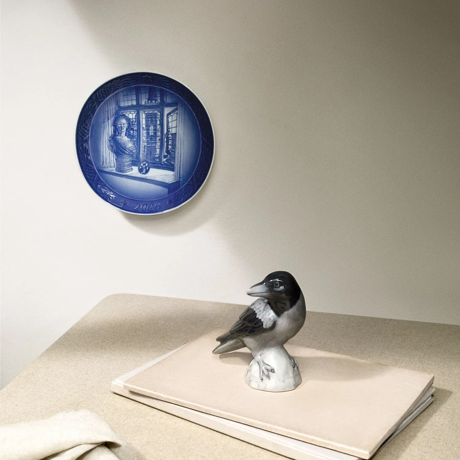 Kgl. Porcelæn Juleplattefigur 2025 krage 10,5 cm samlerfigur