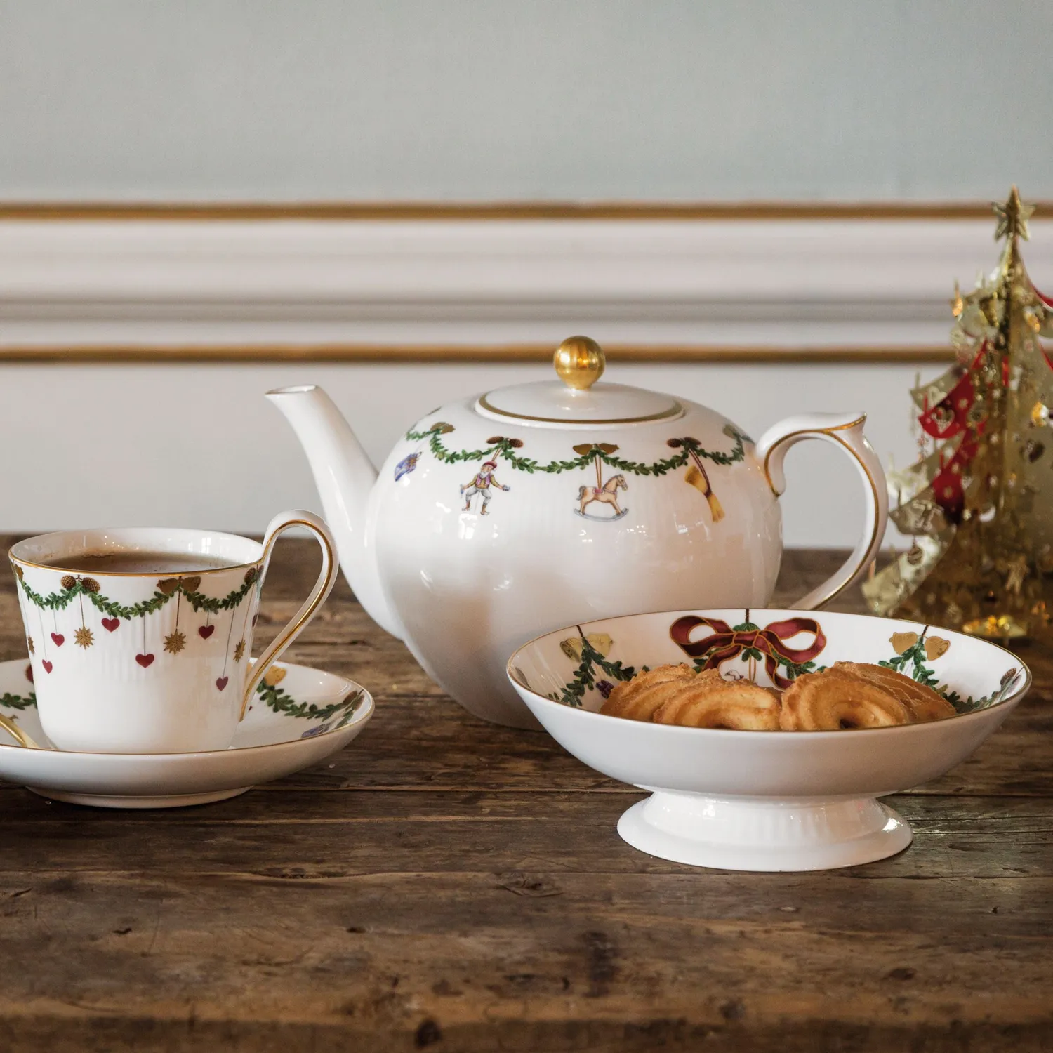 Kgl. Porcelæn Stjerne Riflet Jul tekande 140 cl
