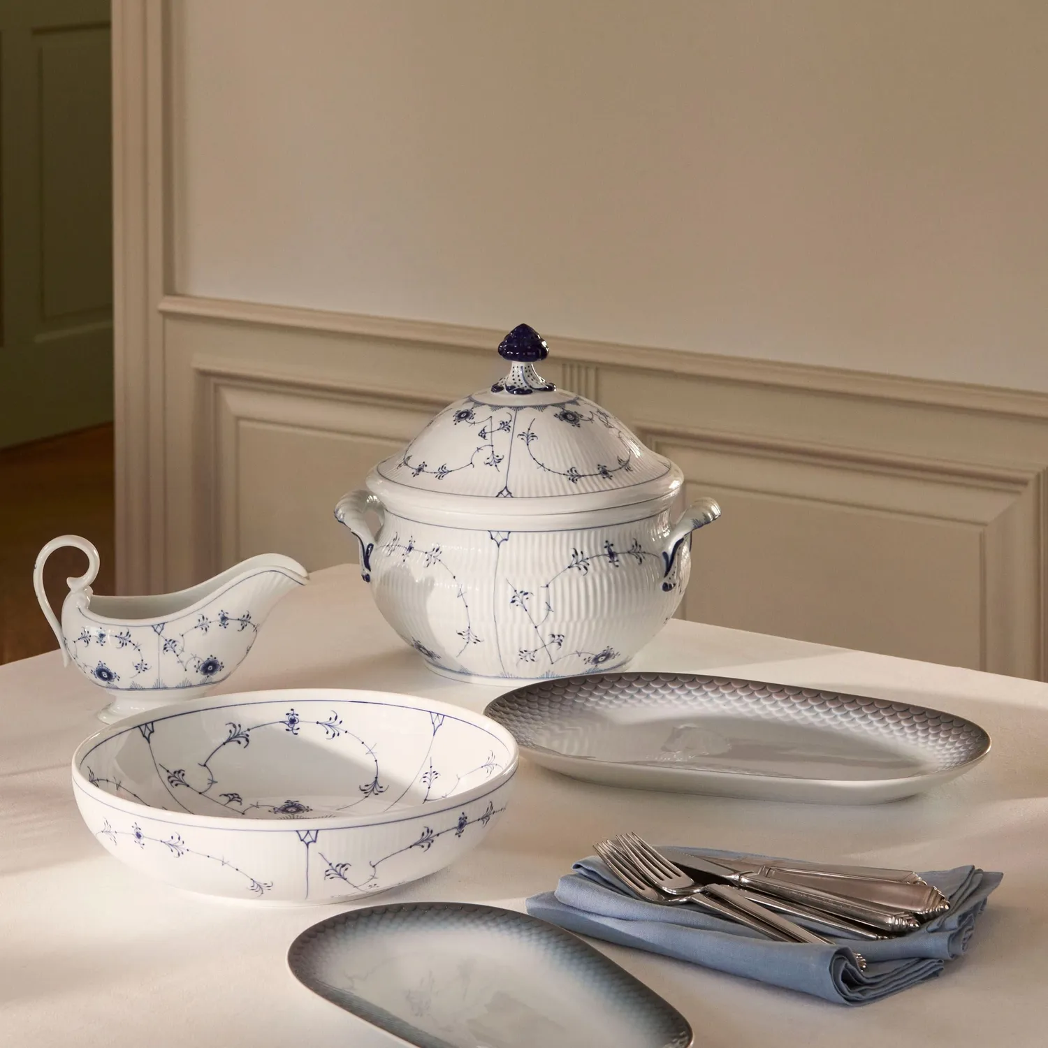Royal Copenhagen Musselmalet Riflet saucekande 37 cl