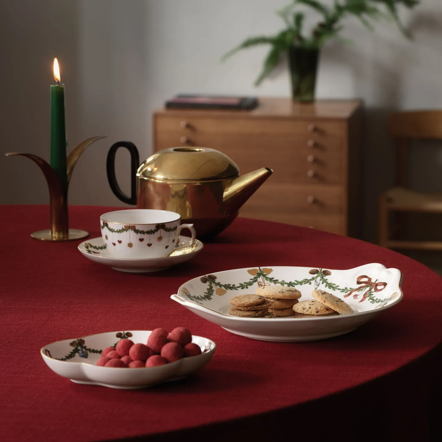 Royal Copenhagen Stjerne Riflet Jul fad 27 cm julepynt