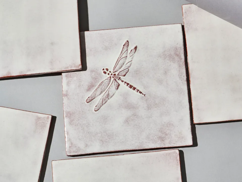 Nymphenburg Majolika Dragonfly vægflise hvid
