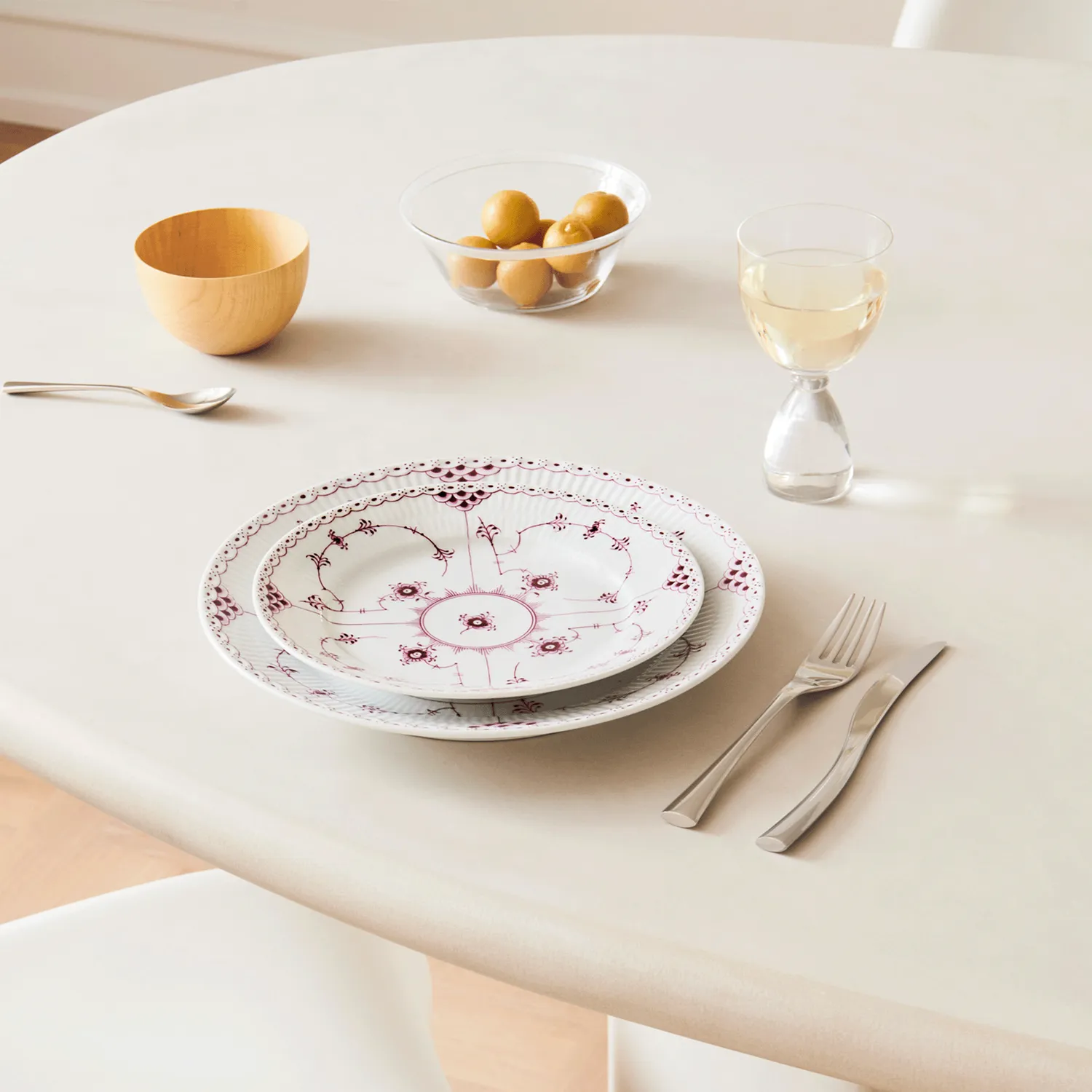 Kgl. Porcelæn Purpur Halvblonde tallerken 22 cm purpur
