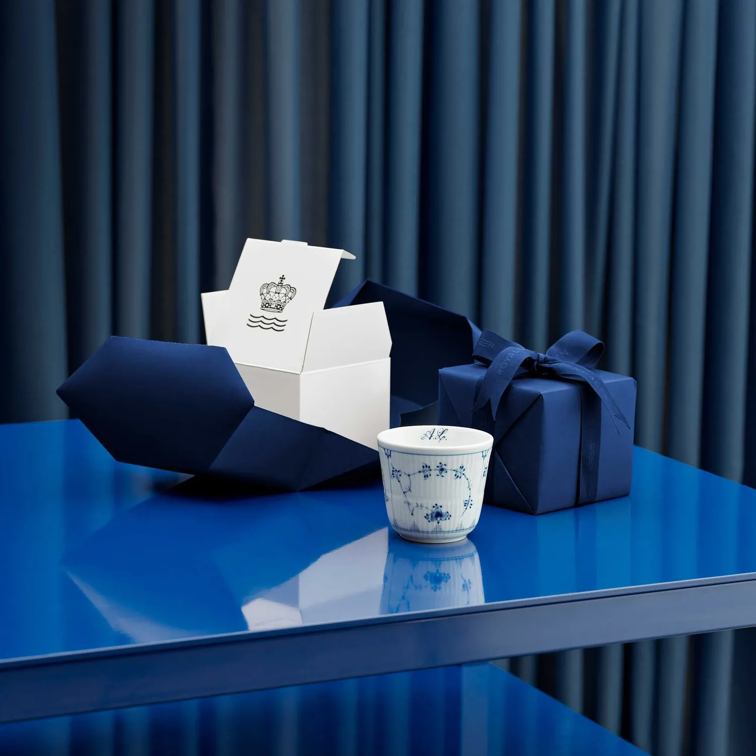 Kgl. Porcelæn Musselmalet Riflet termokrus Bespoke 26 cl