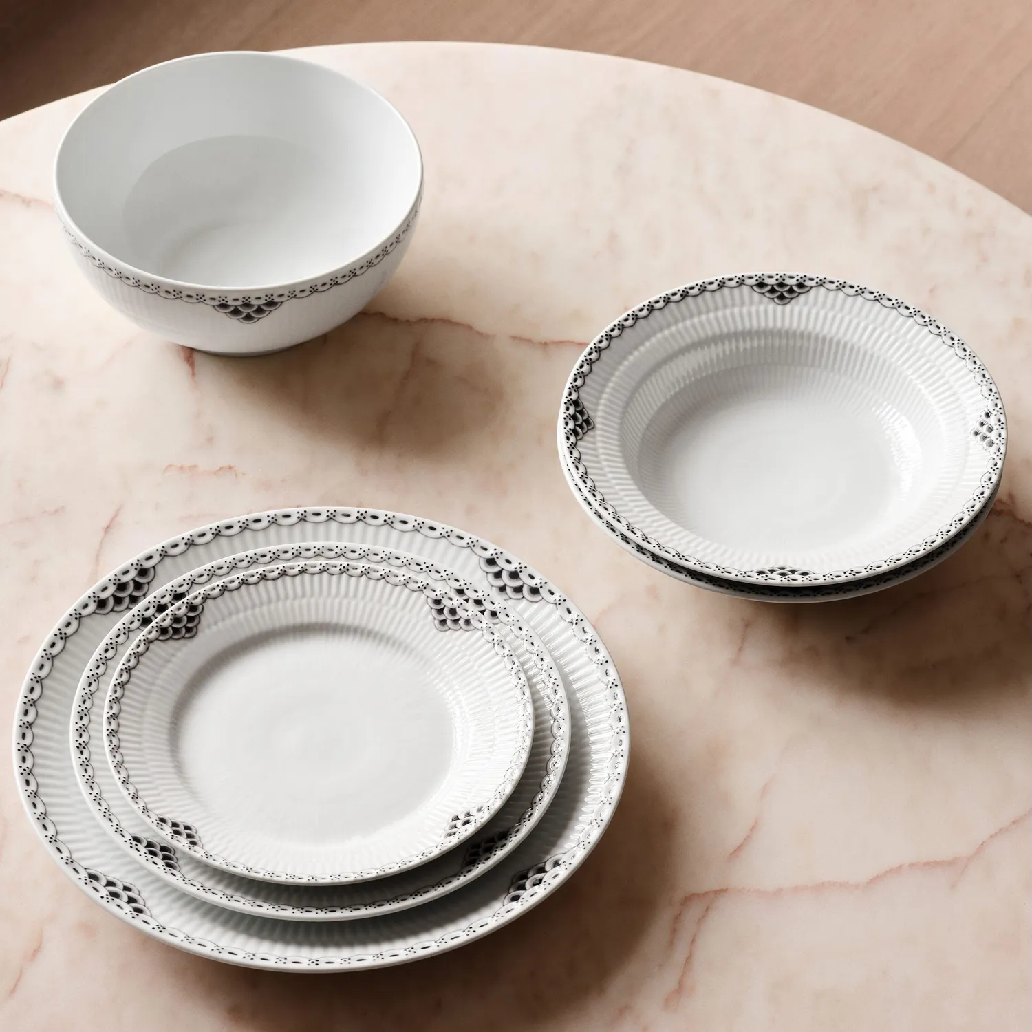 Kgl. Porcelæn Sort Blonde tallerken 27 cm middagstallerken